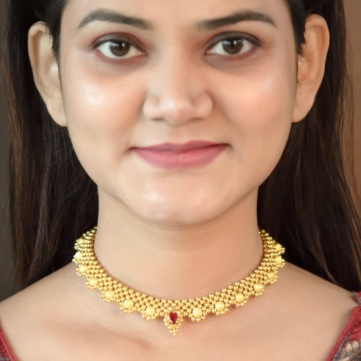 Glorious Gleam Gold Thushi