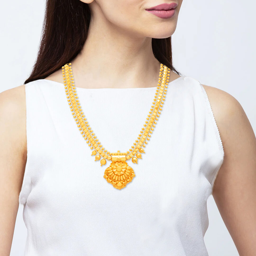 Classy Marvel Gold Short Necklace