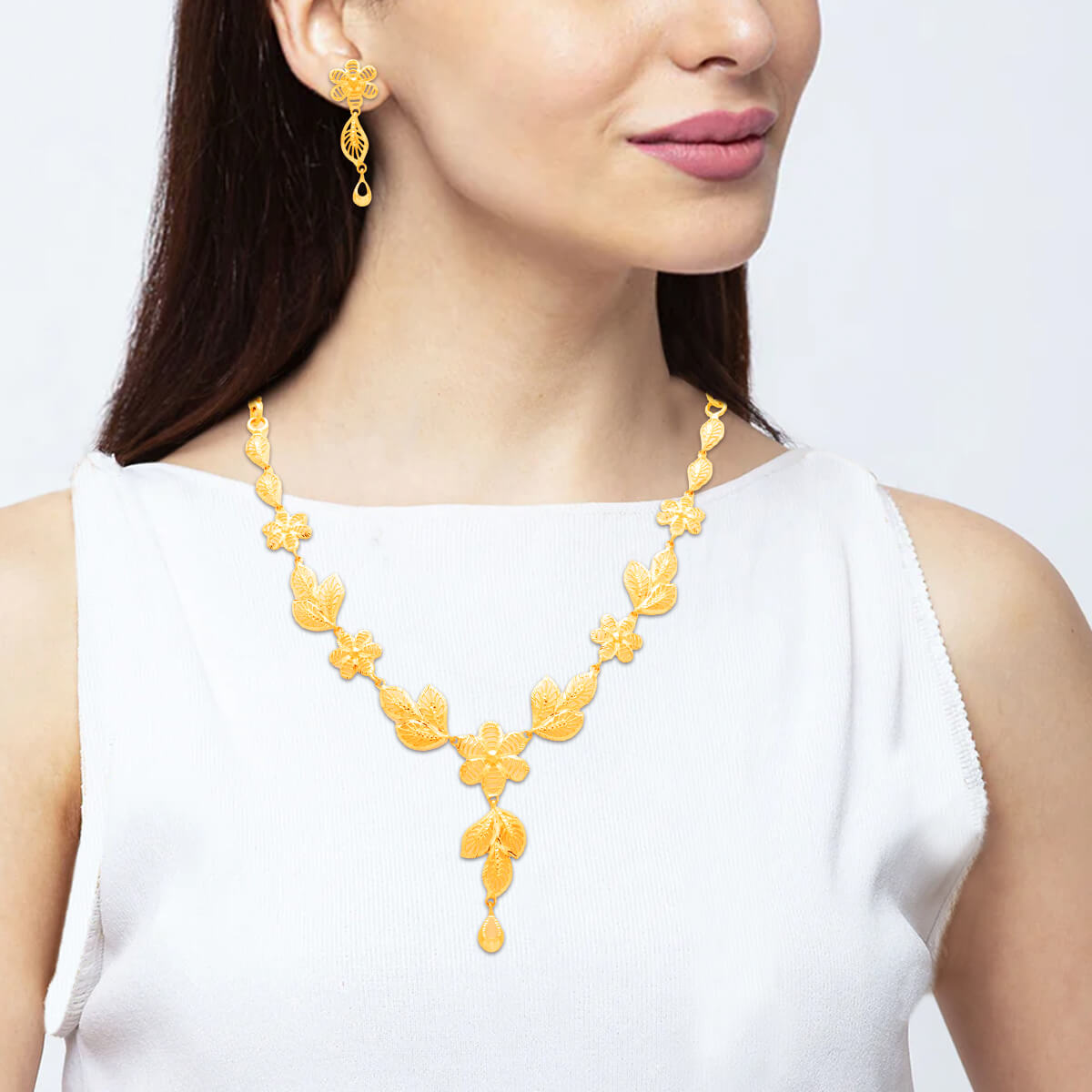 Blooming Spendour Gold Short Necklace