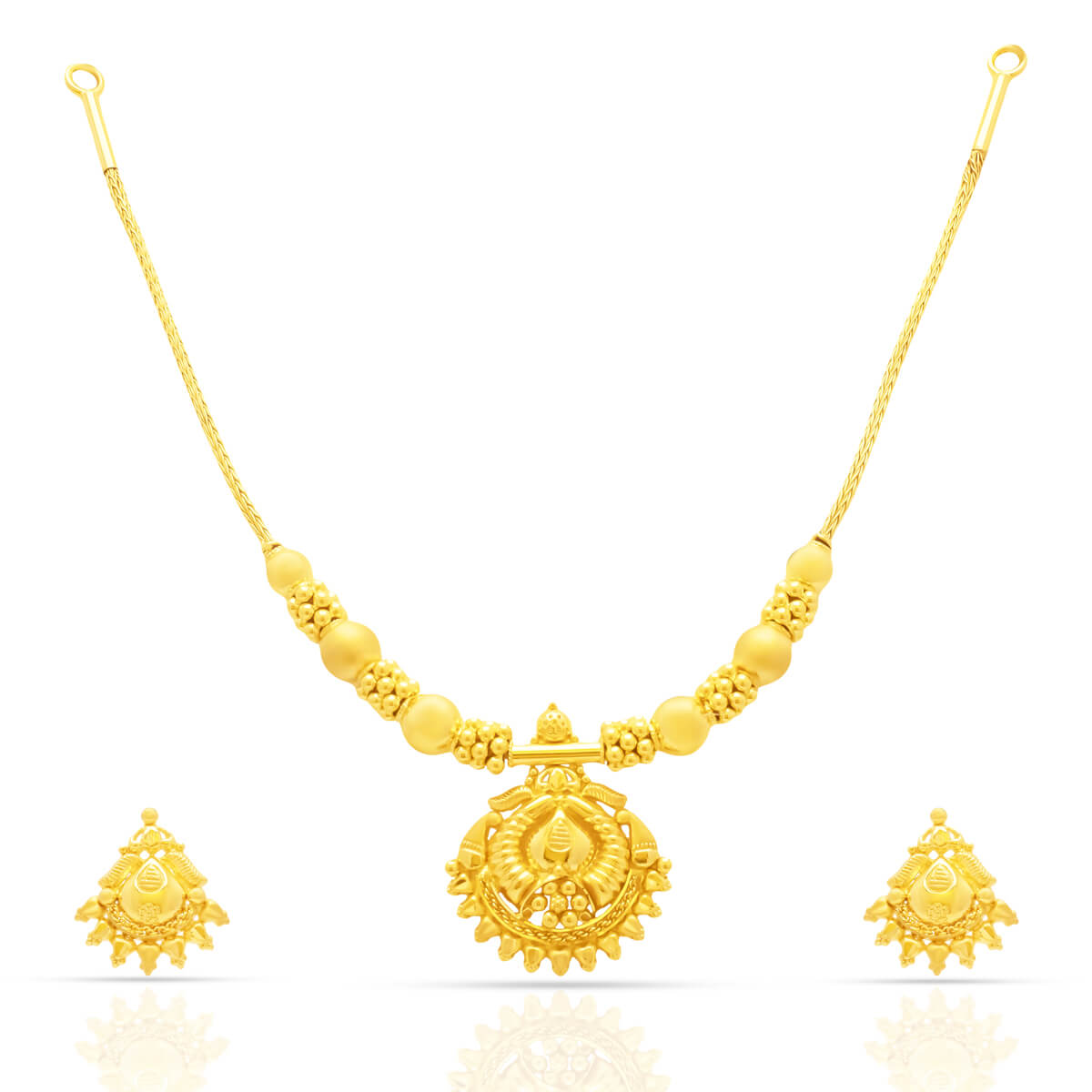 Gold Short Necklace with Intricate Crafting