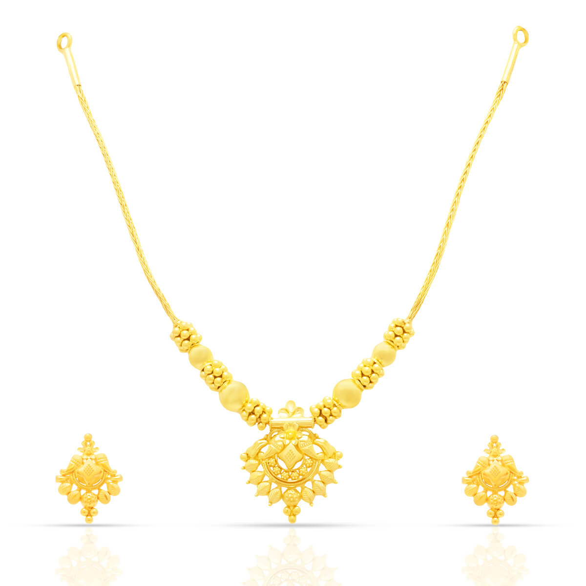Gold Short Necklace with Exquiste Crafting