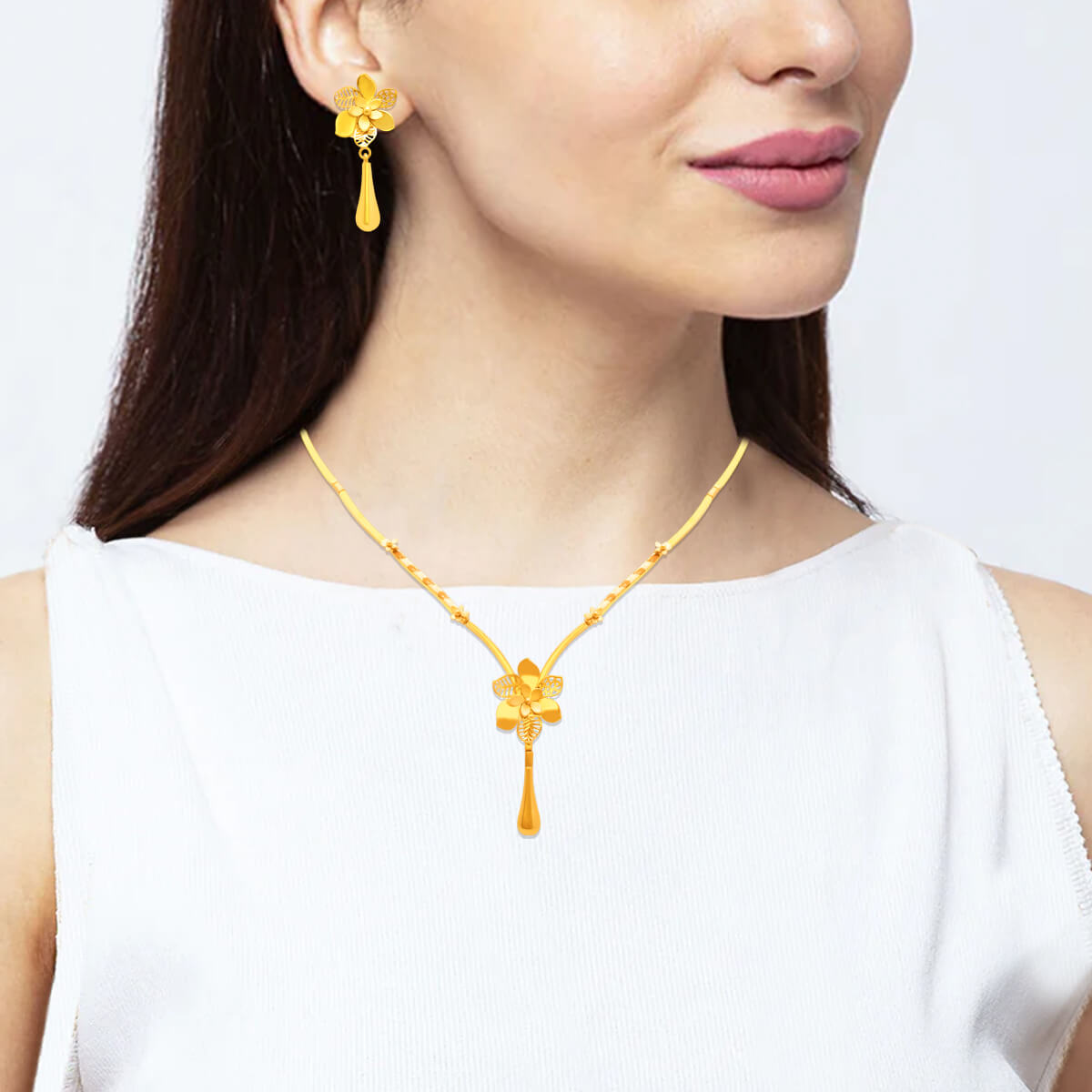 Soft Blossom Charm Gold Short Necklace