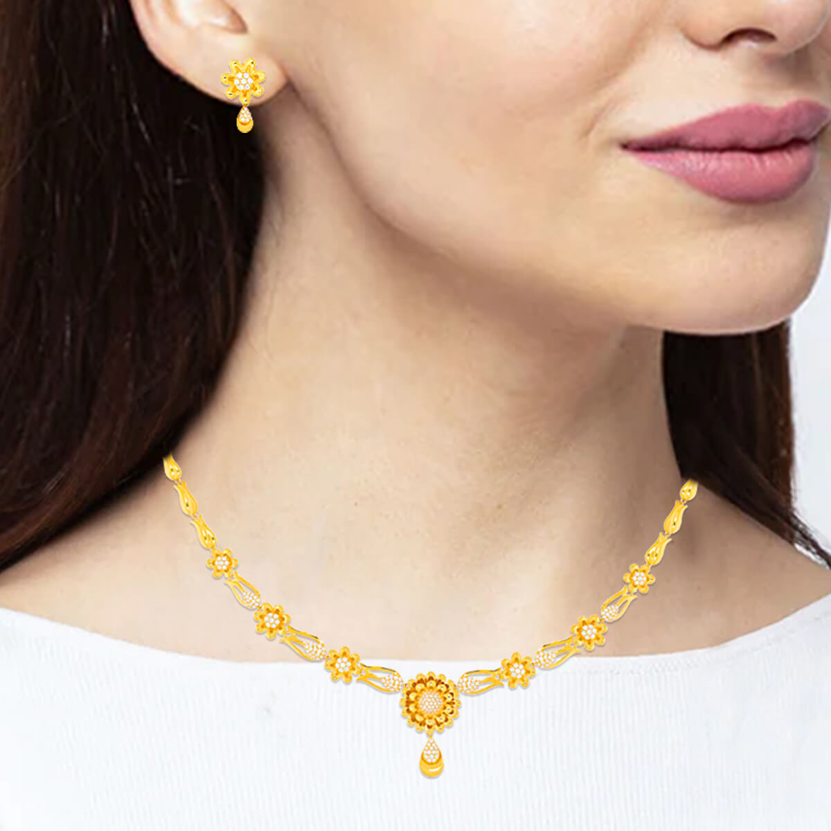 Luxurious Charm Gold Short Necklace