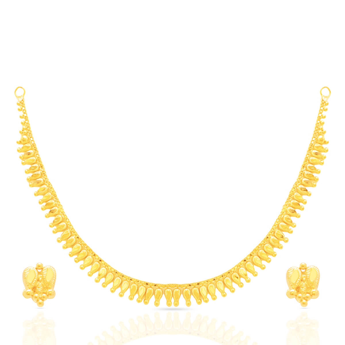 Gold Short Necklace with Refined Elegance