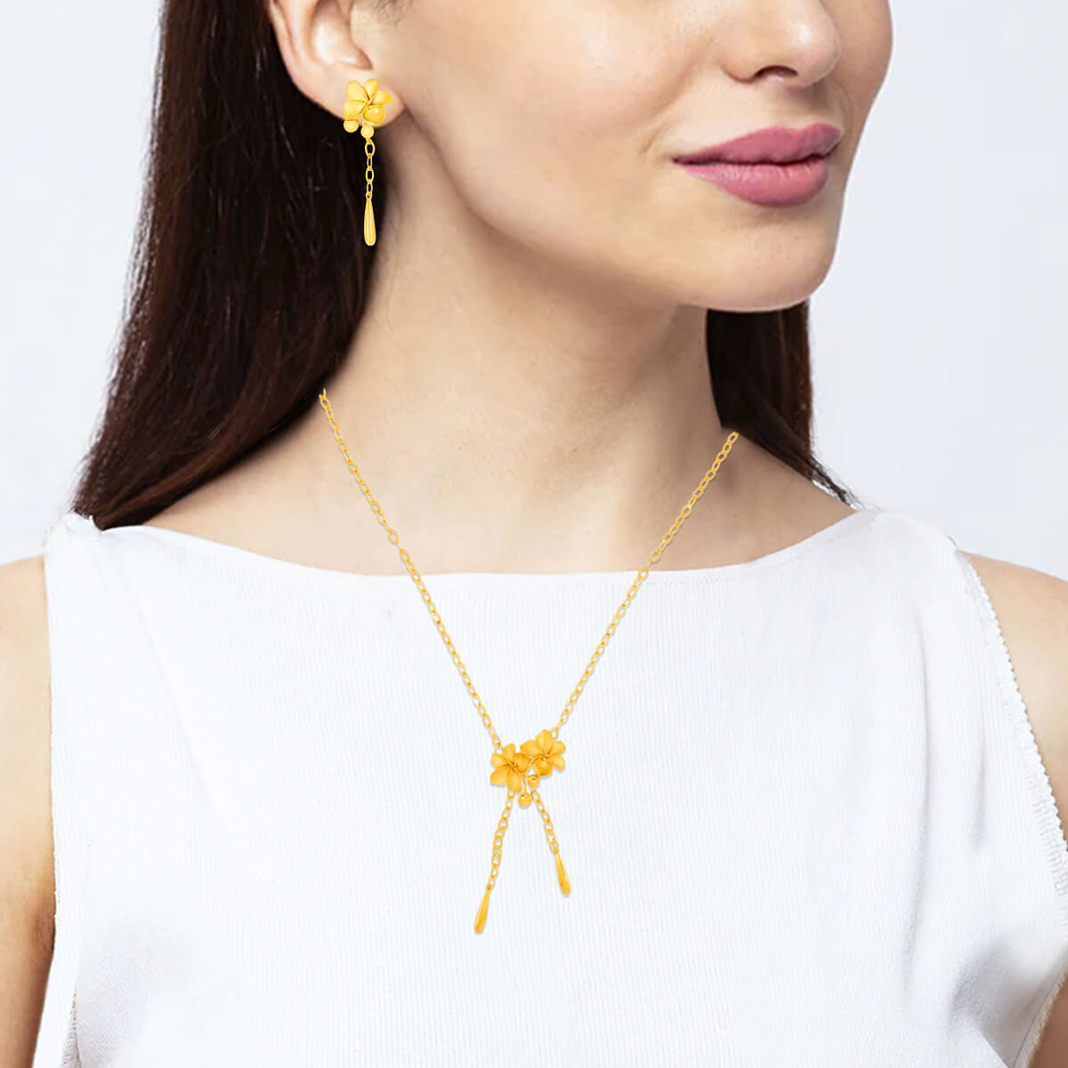 Blooming Grace Gold Short Necklace