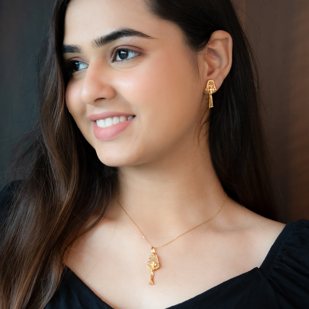 Pure Elegance Gold Pendant Set