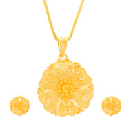 Delicate Daisy Charm Gold Pendant Set
