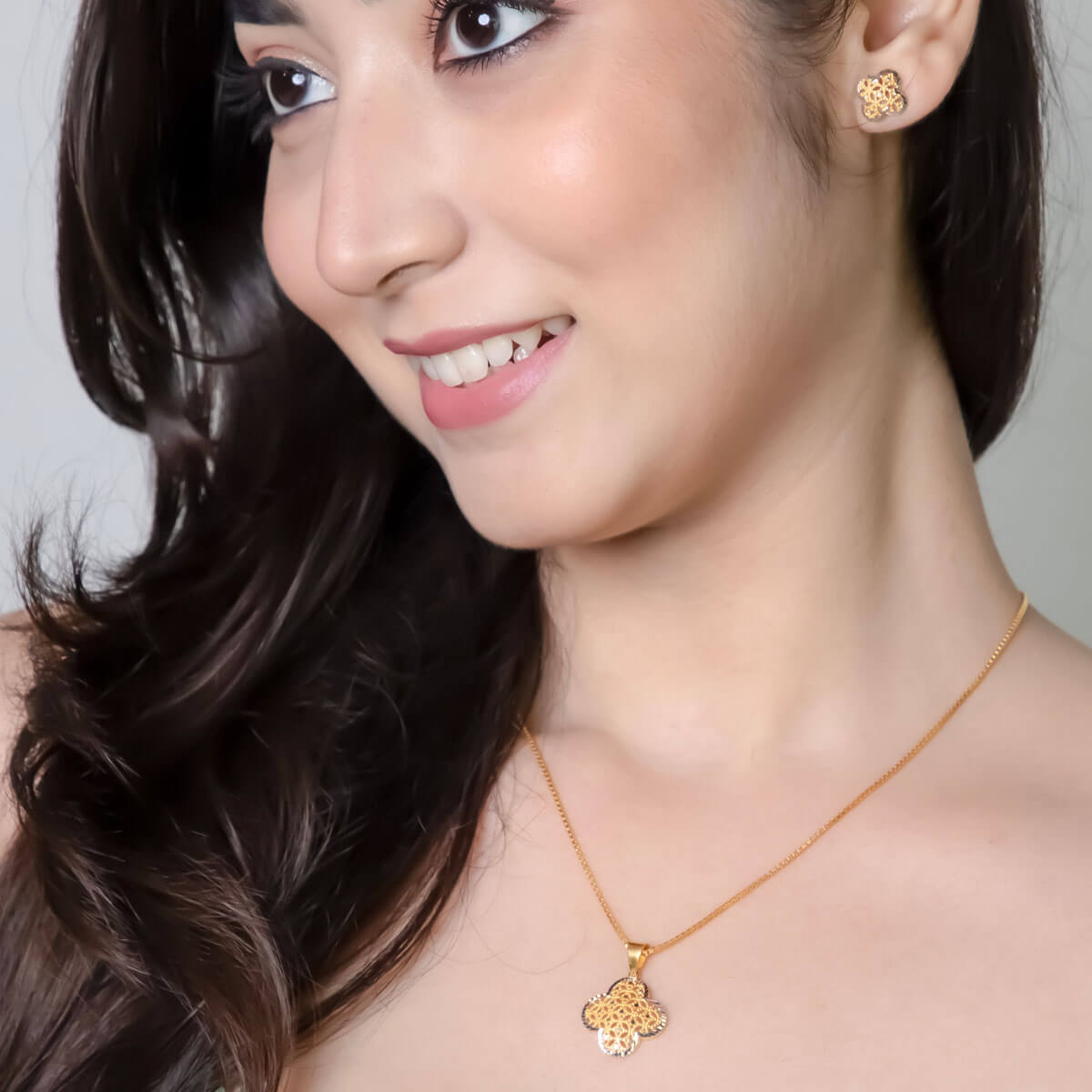 Luxurious Bloom Gold Short Necklace