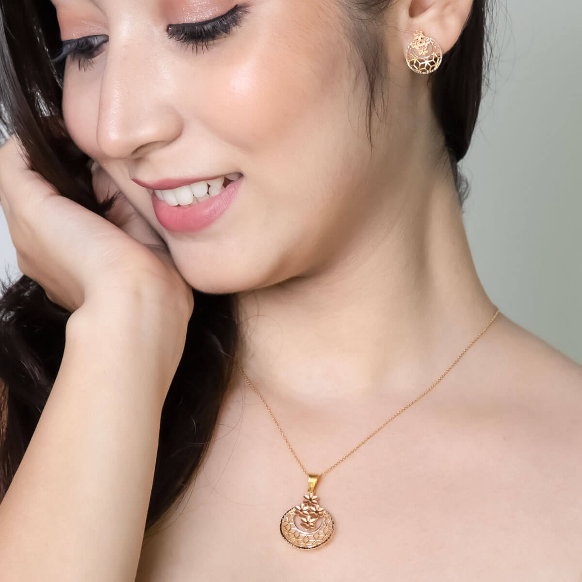 Delicate Grace Gold Pendant Set