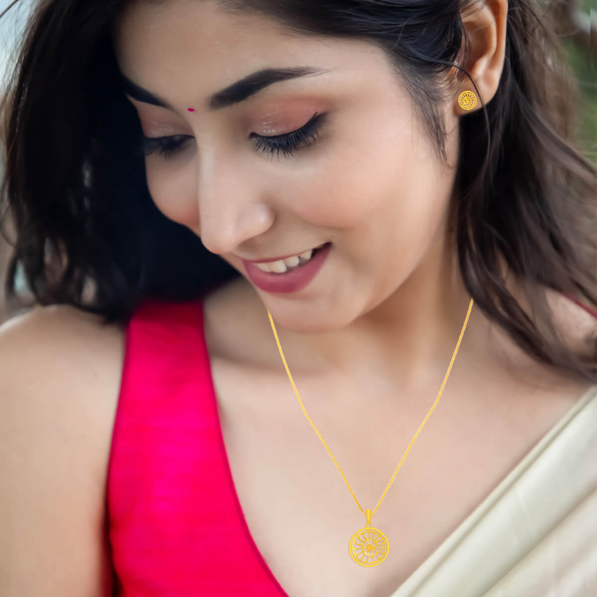 Twirl and Shine Gold Pendant Set