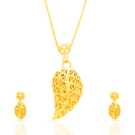 Effortless Charm Gold Pendant Set