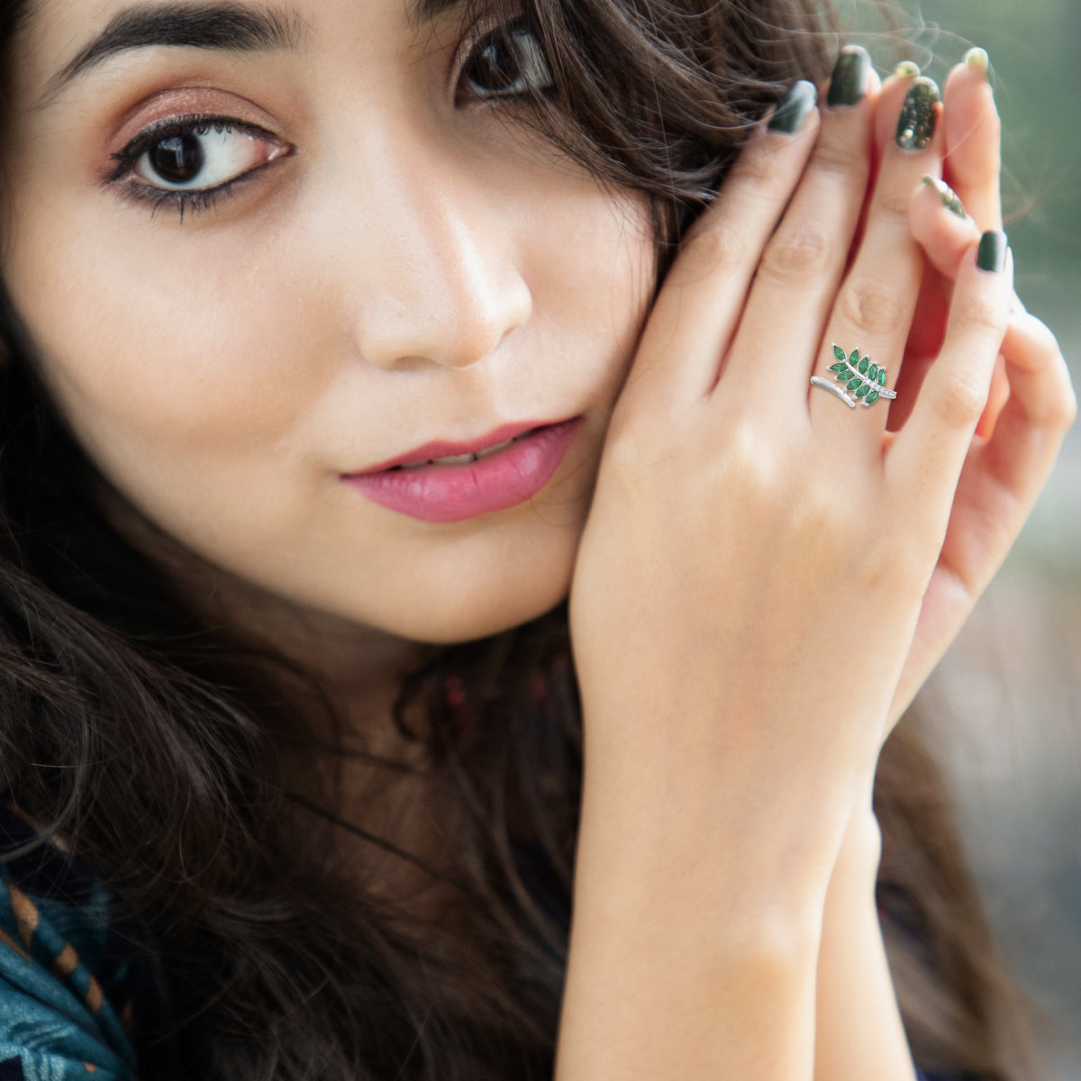 Verdant Shimmer 18K Gold Ring