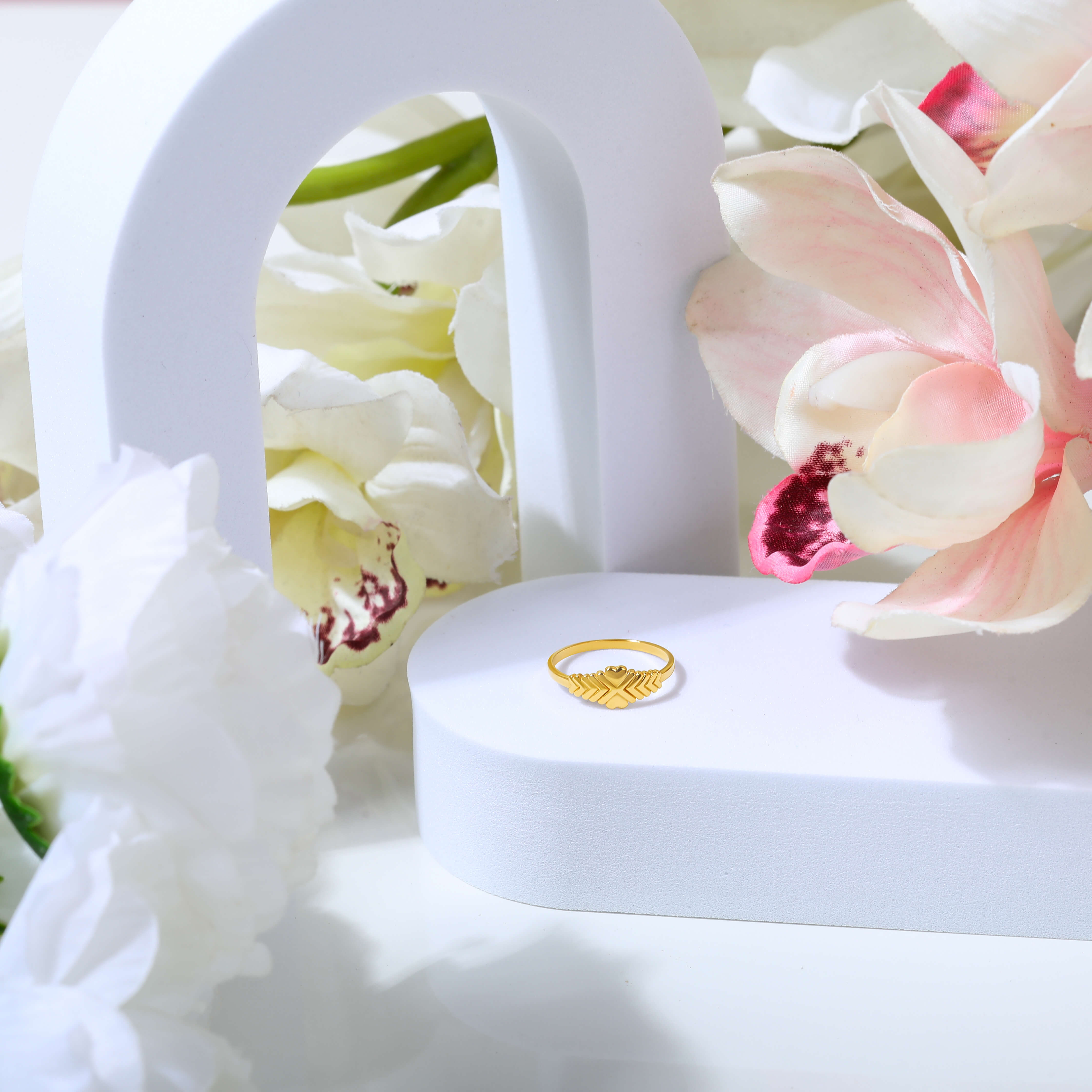 Alluring Glimmer 18K Gold Ring