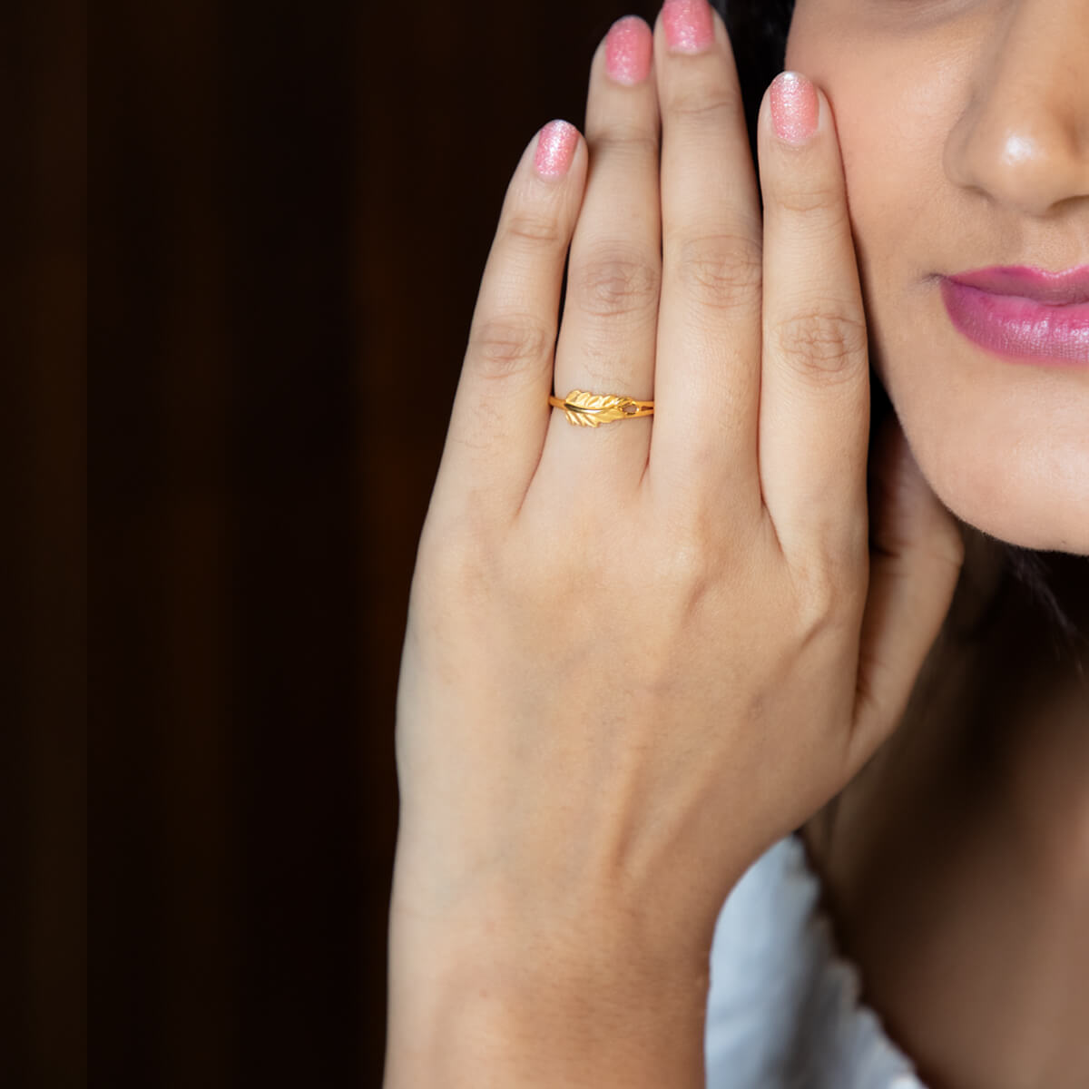 Golden Leafy Elegance Ring for Women