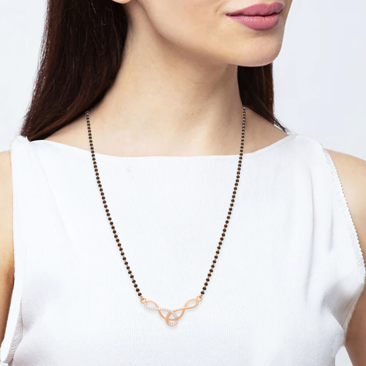 Chic Modern 18K Gold Short Mangalsutra