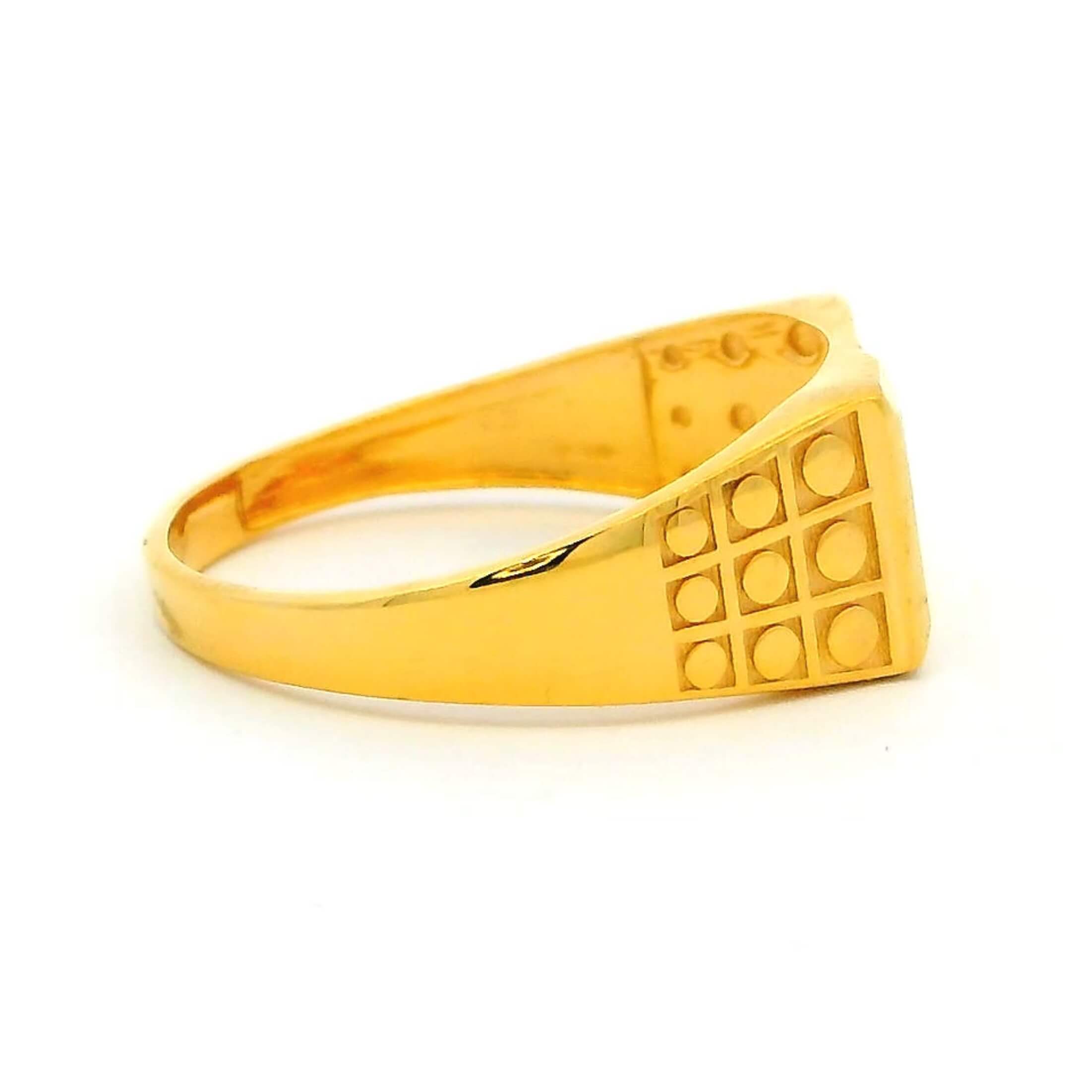 Posh Resilient Gold Ring for Men