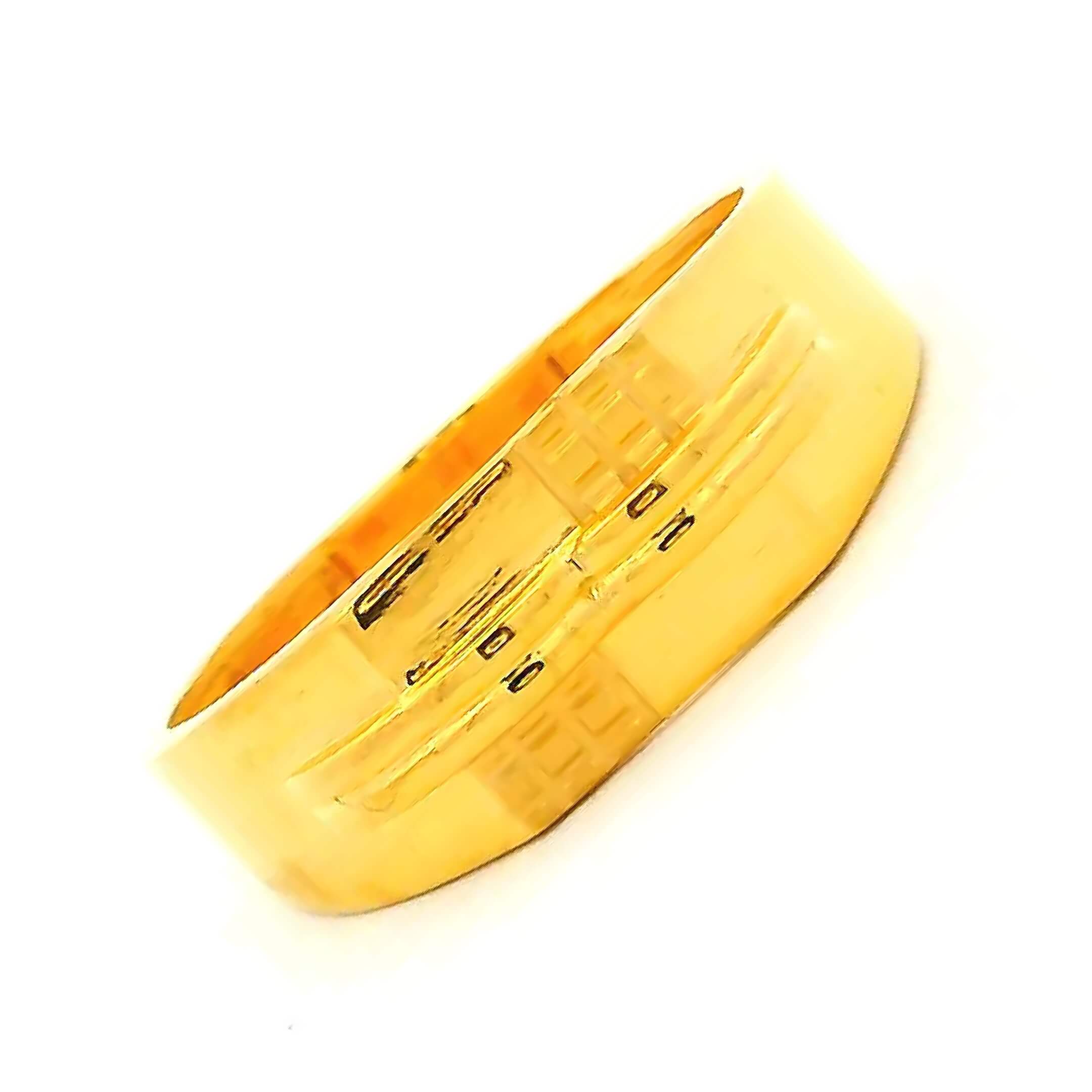 Audacious Glam Gold Ring