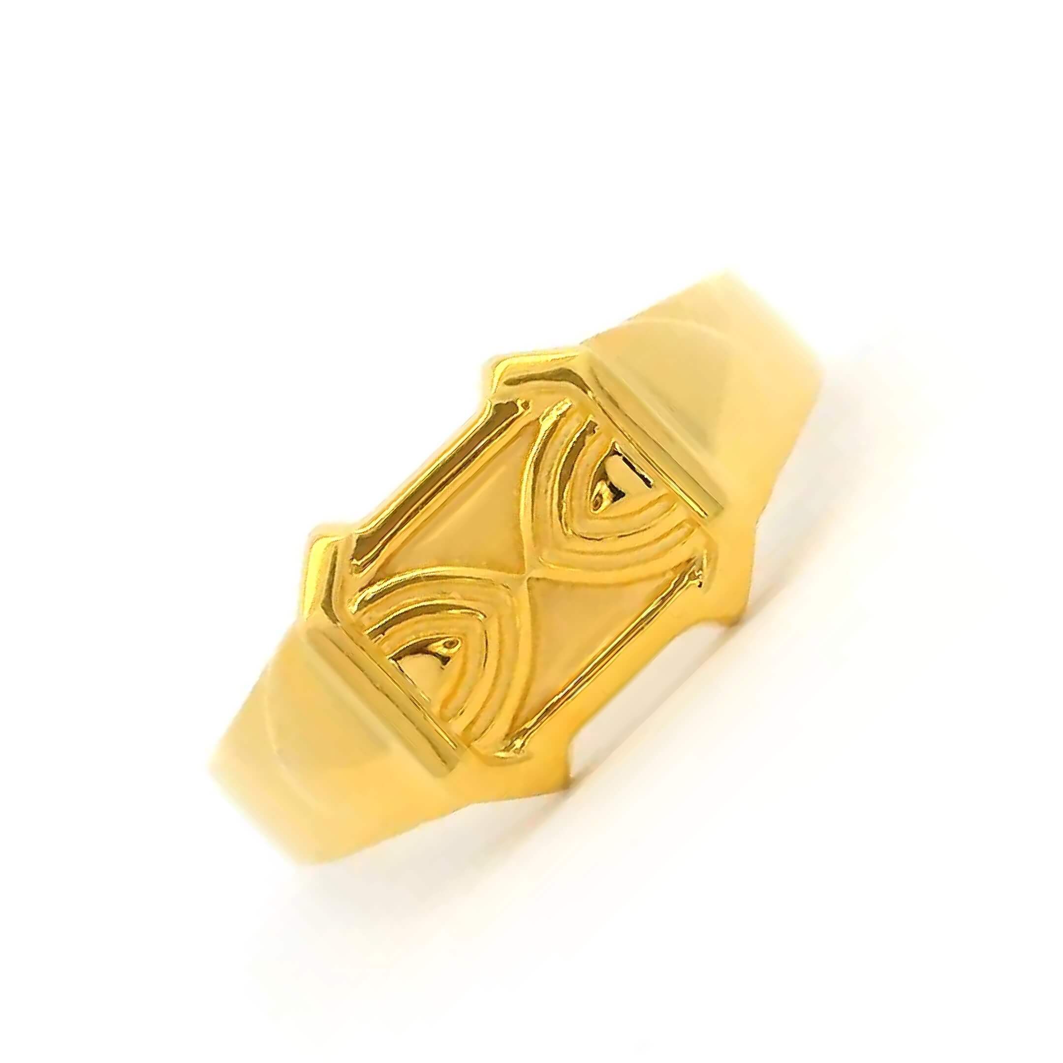 Charismatic Shine Men Gold Ring