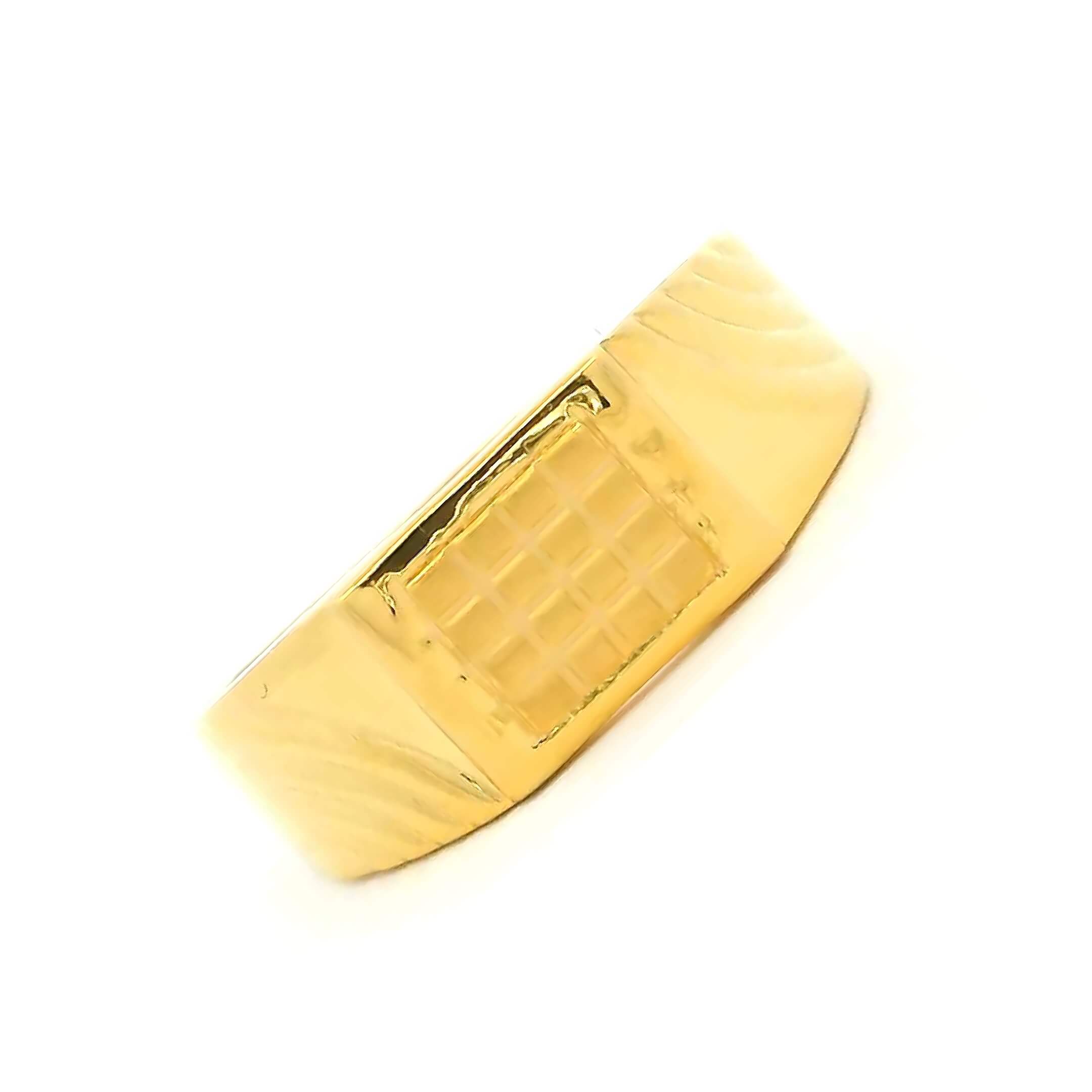 Posh and Radiant Gold Ring for Men