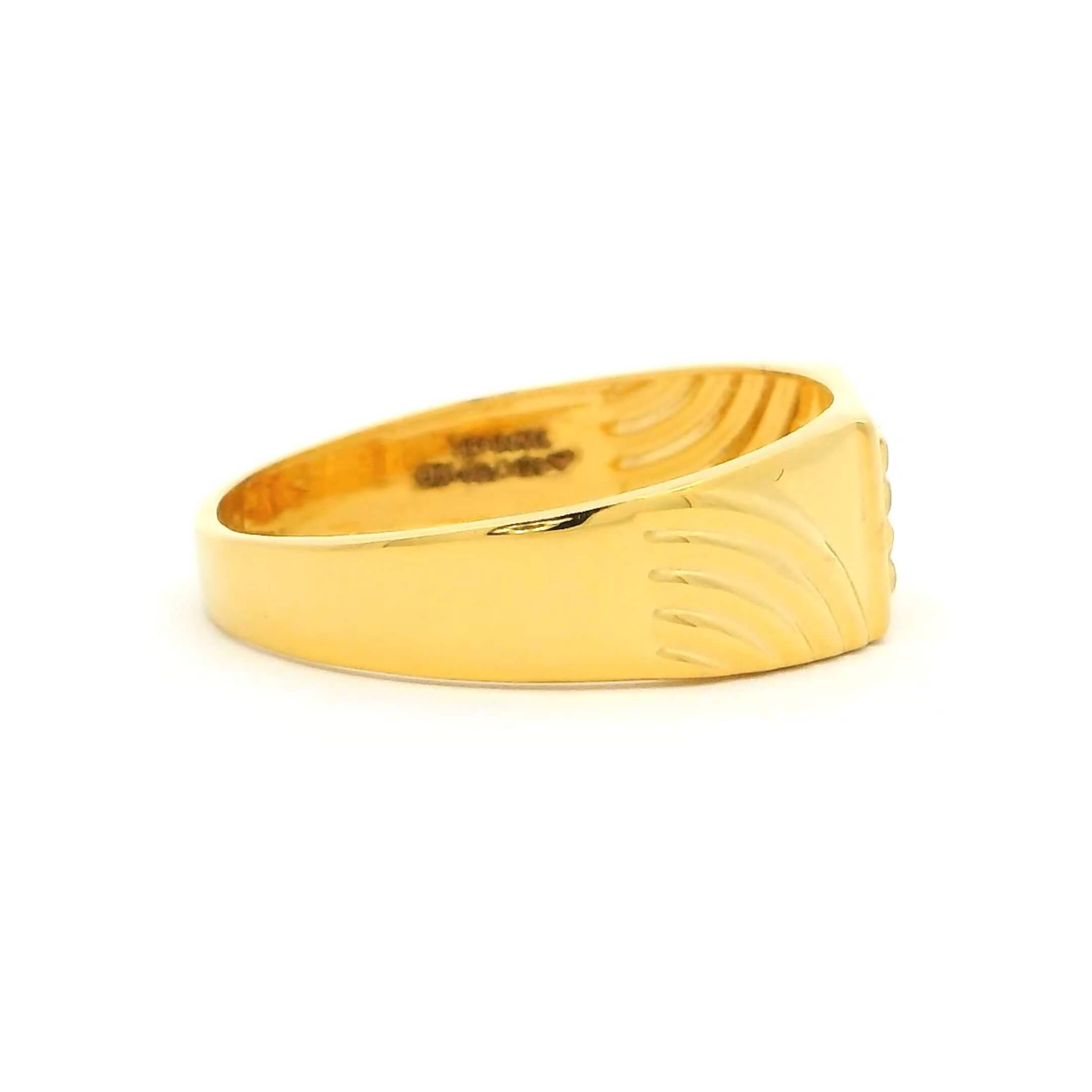 Posh and Radiant Gold Ring for Men