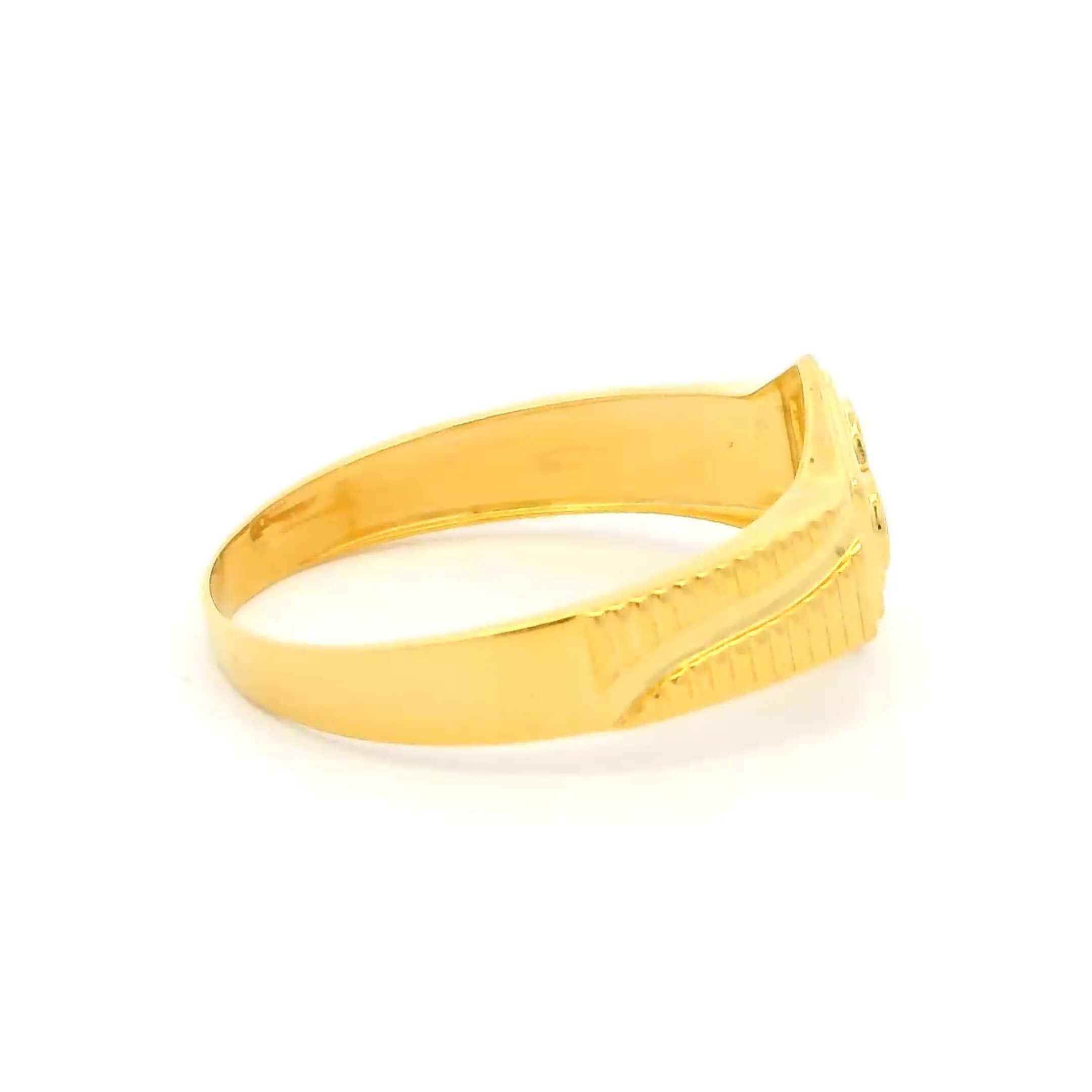 Lustrous Robust 18K Gold Ring for Men