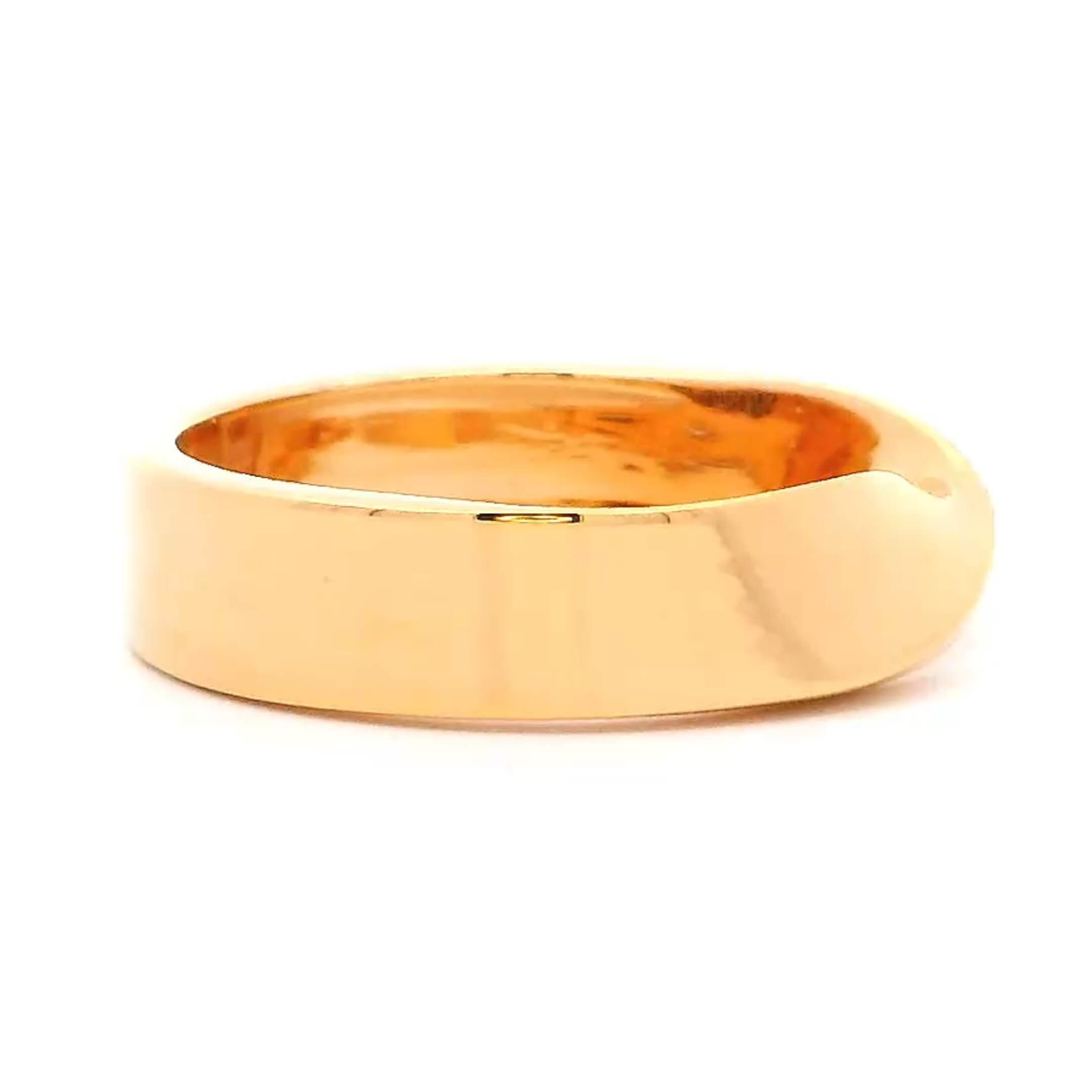 Stylish Swirl Men Gold Ring