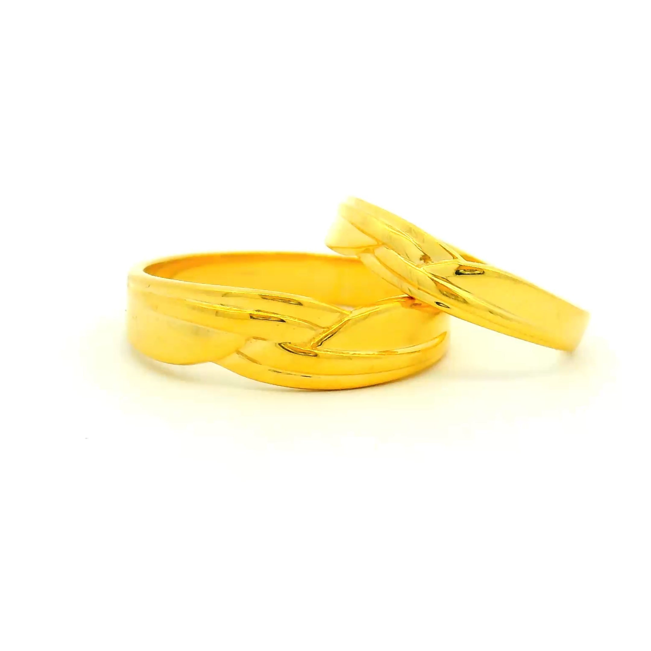 Bond in Style Gold Couple Rings