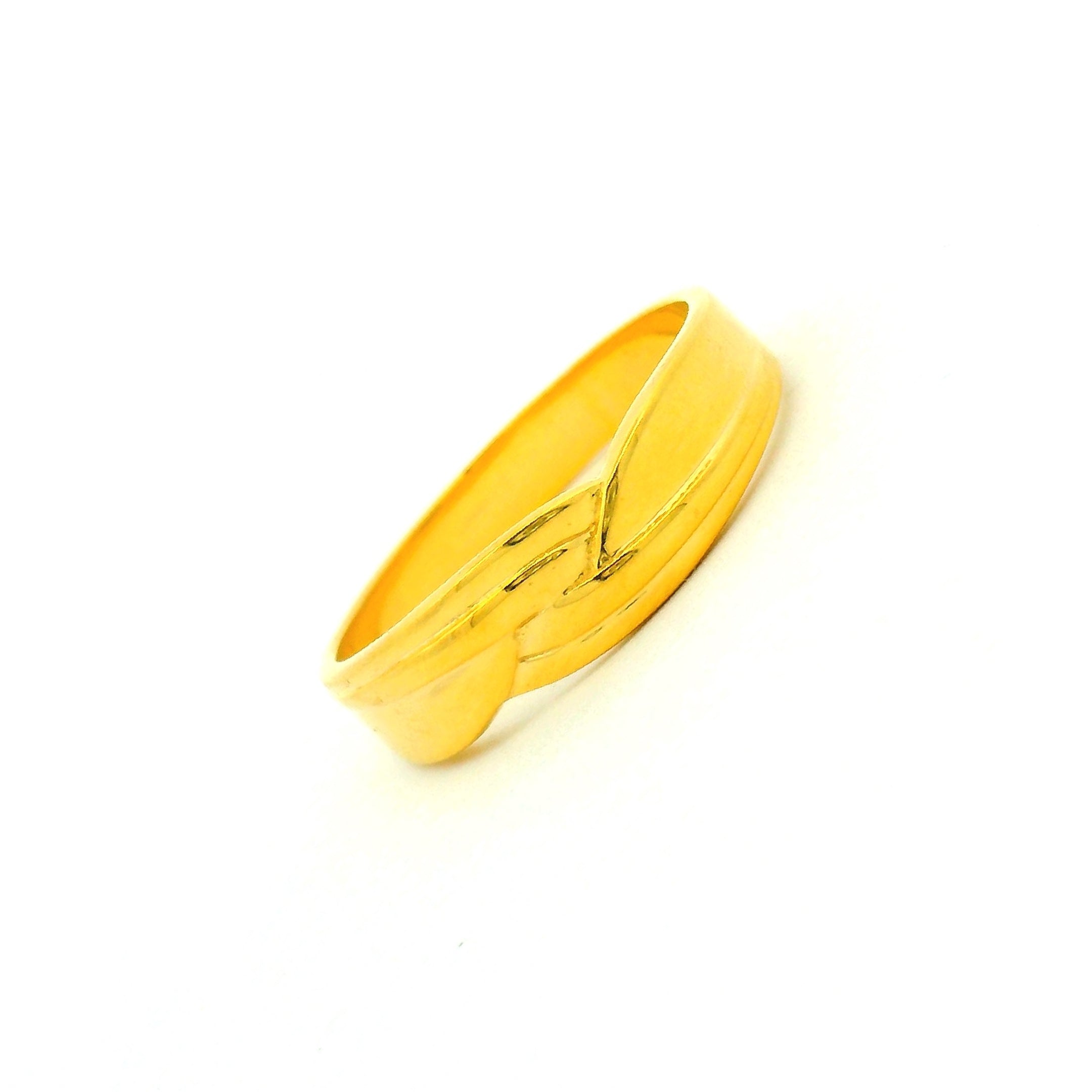 Bond in Style Gold Couple Rings