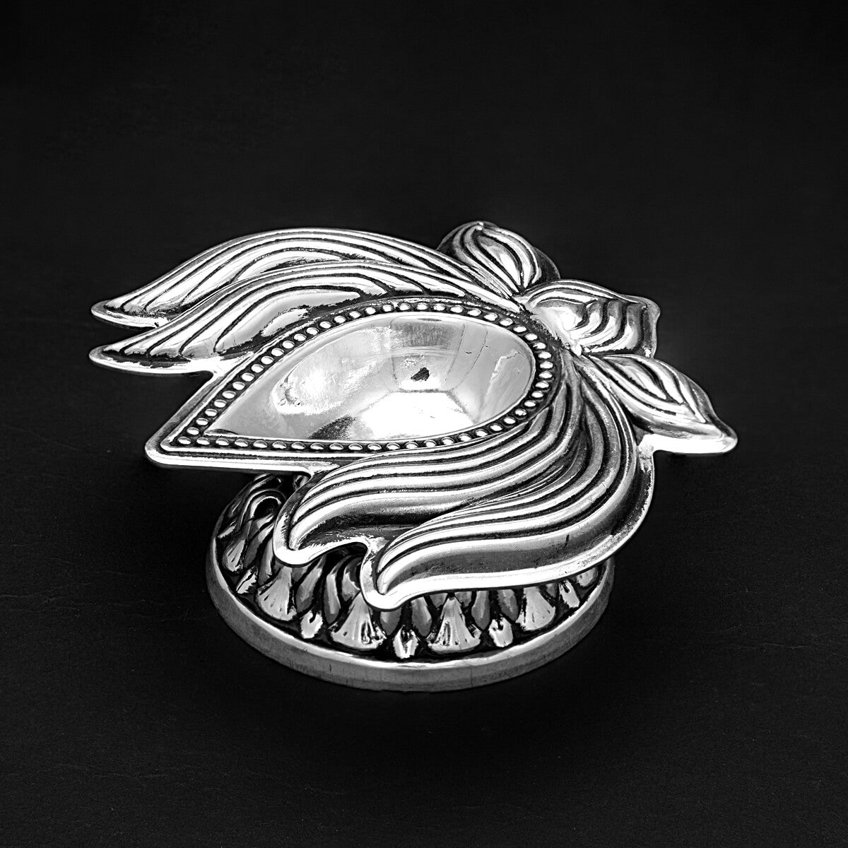 Elegant Lotus Shimmer Silver Diya