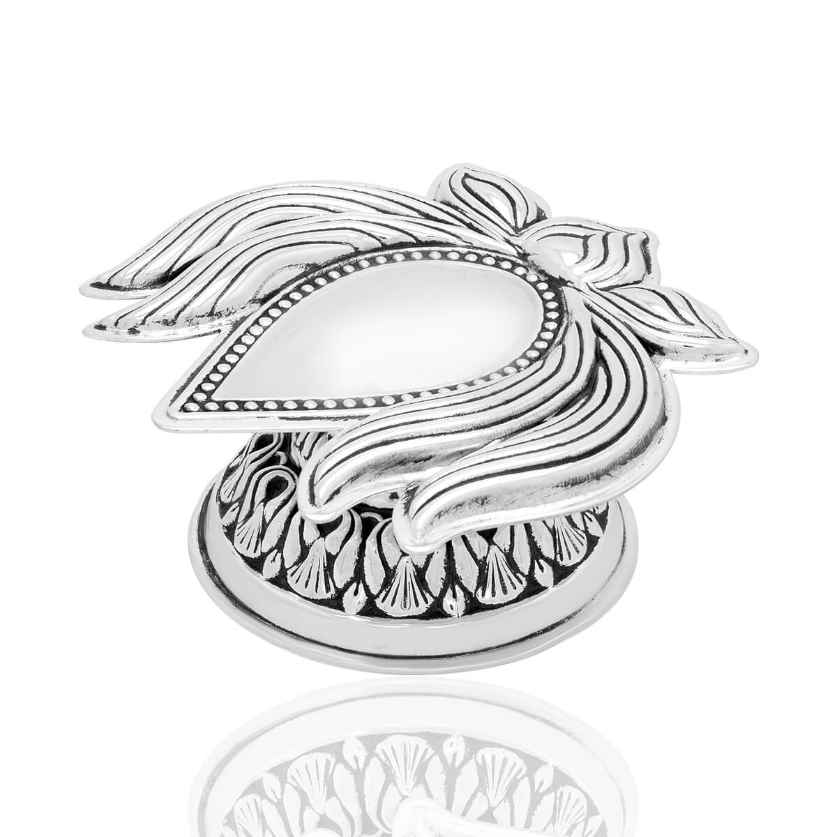 Mesmeric Lotus Silver Diva