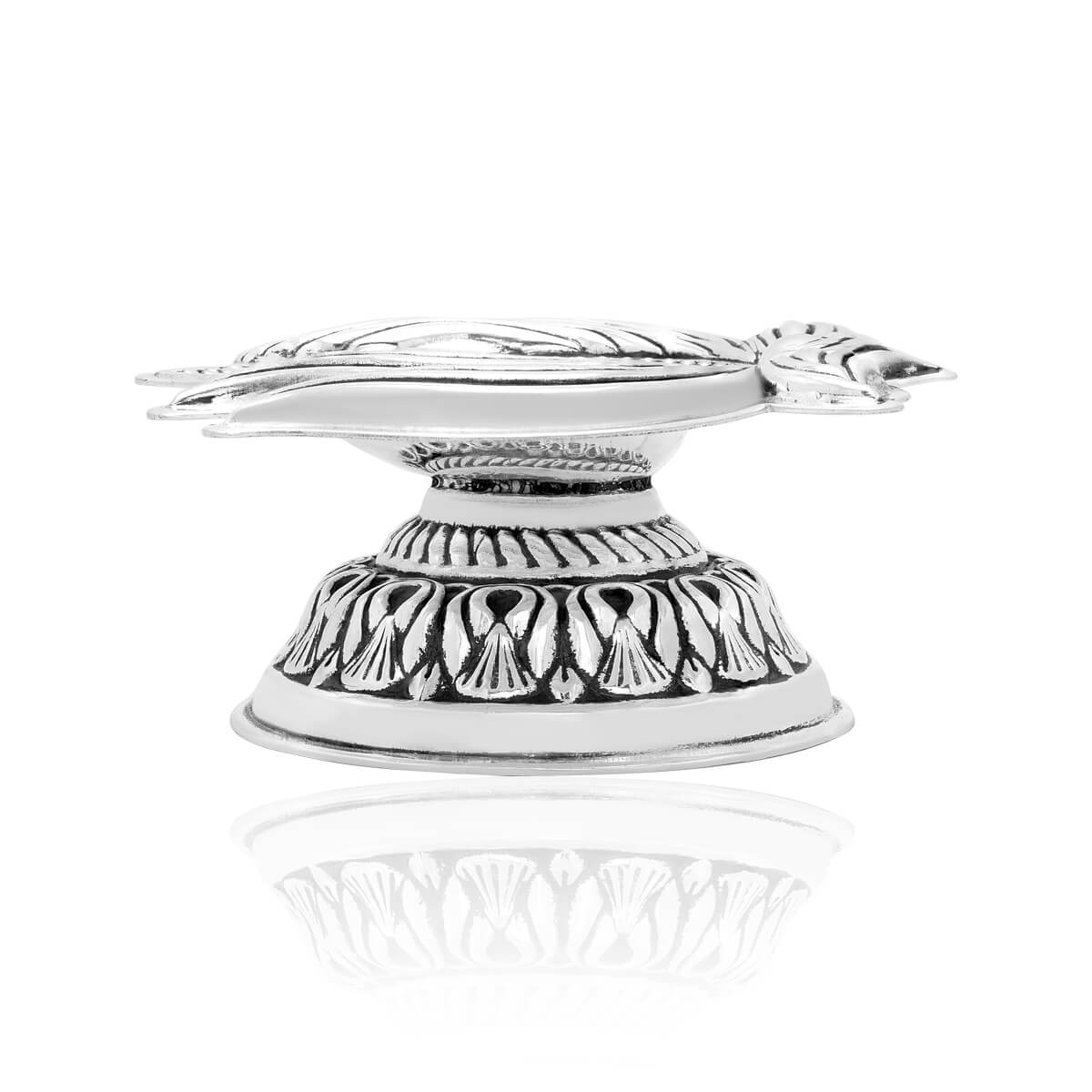 Mesmeric Lotus Silver Diva