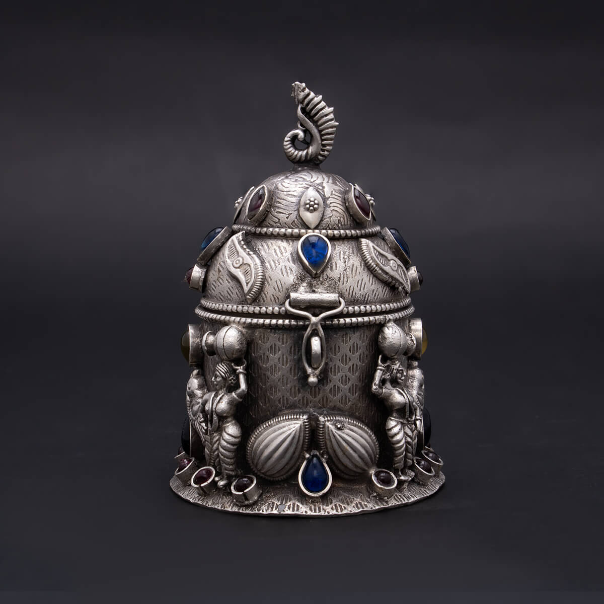 Regal Elegance Silver Karanada