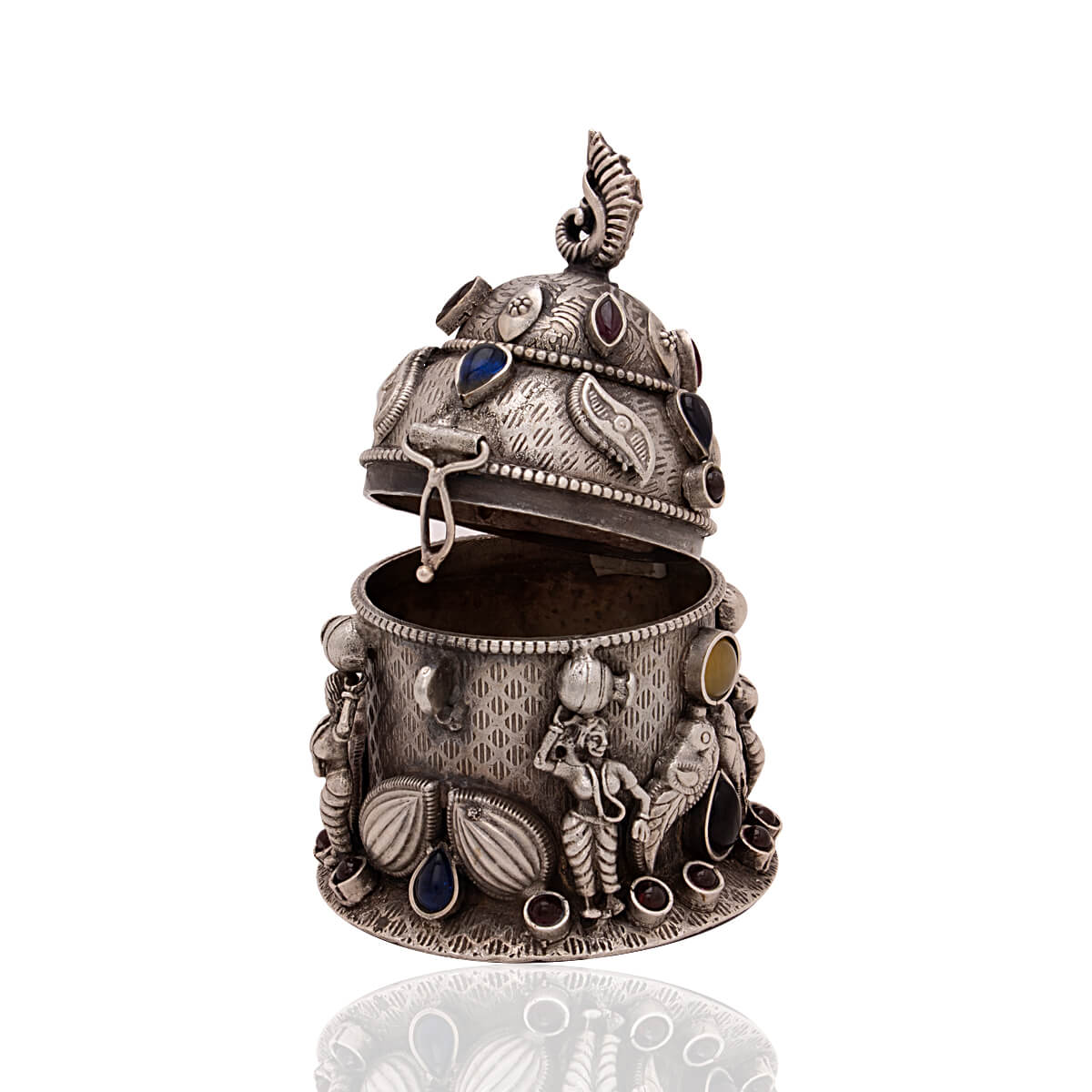 Regal Elegance Silver Karanada