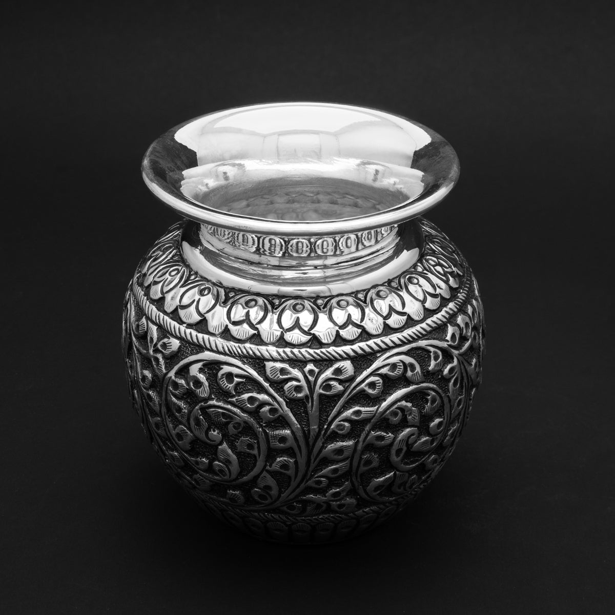 Intricate Artistic Shine Silver Kalash