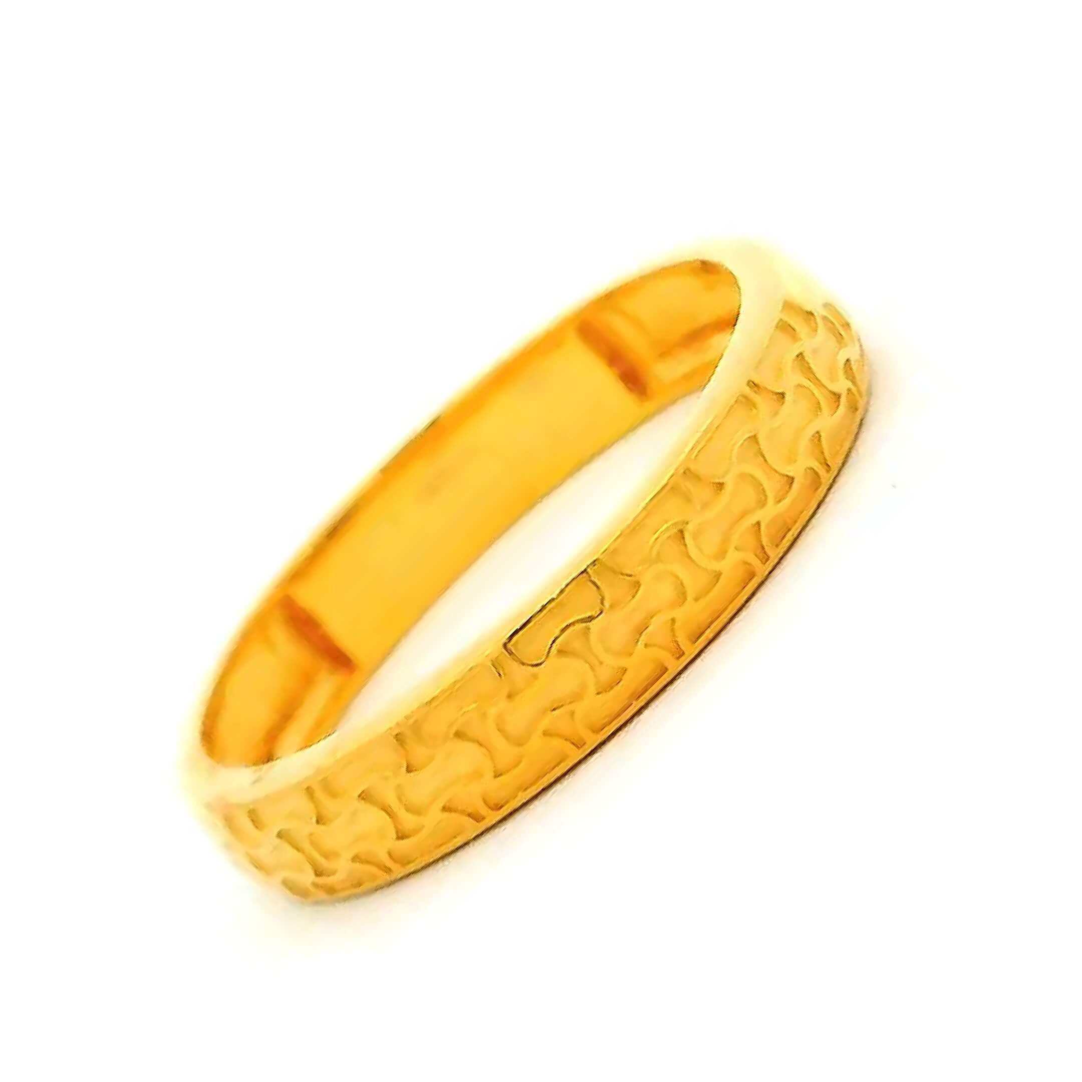 Modish Marvel Gold Ring for Women
