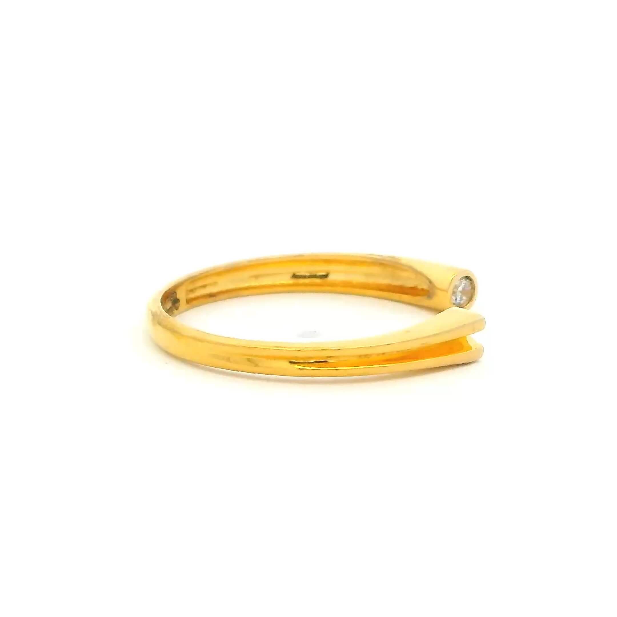 Minimalist glow Gold Ring
