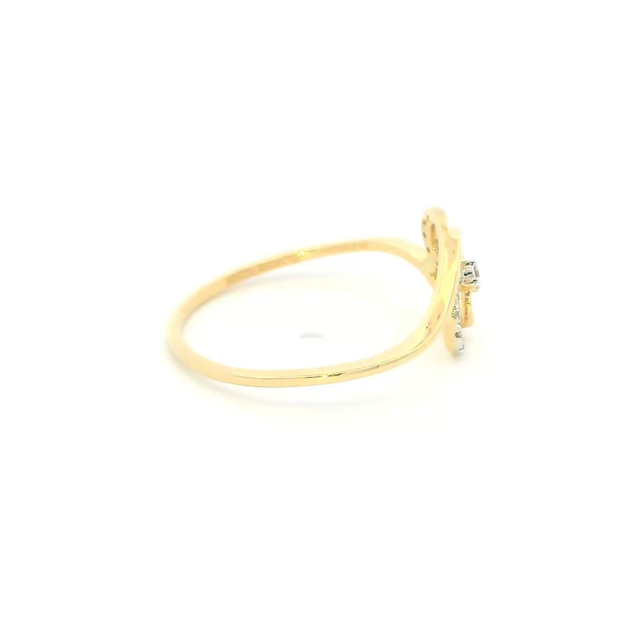 Elegant Swirl 14K Diamond Ring