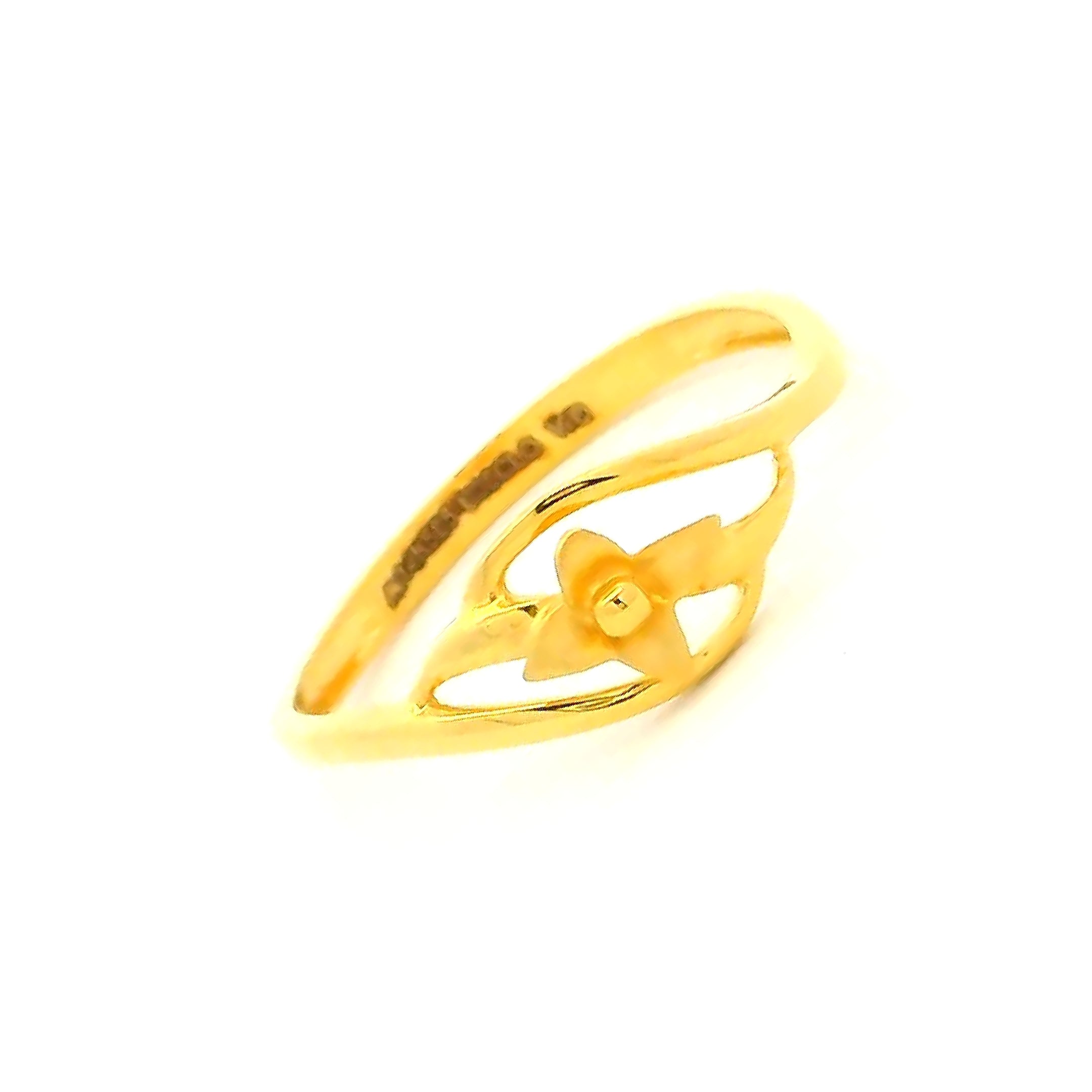 Riveting Floral Gold Ring