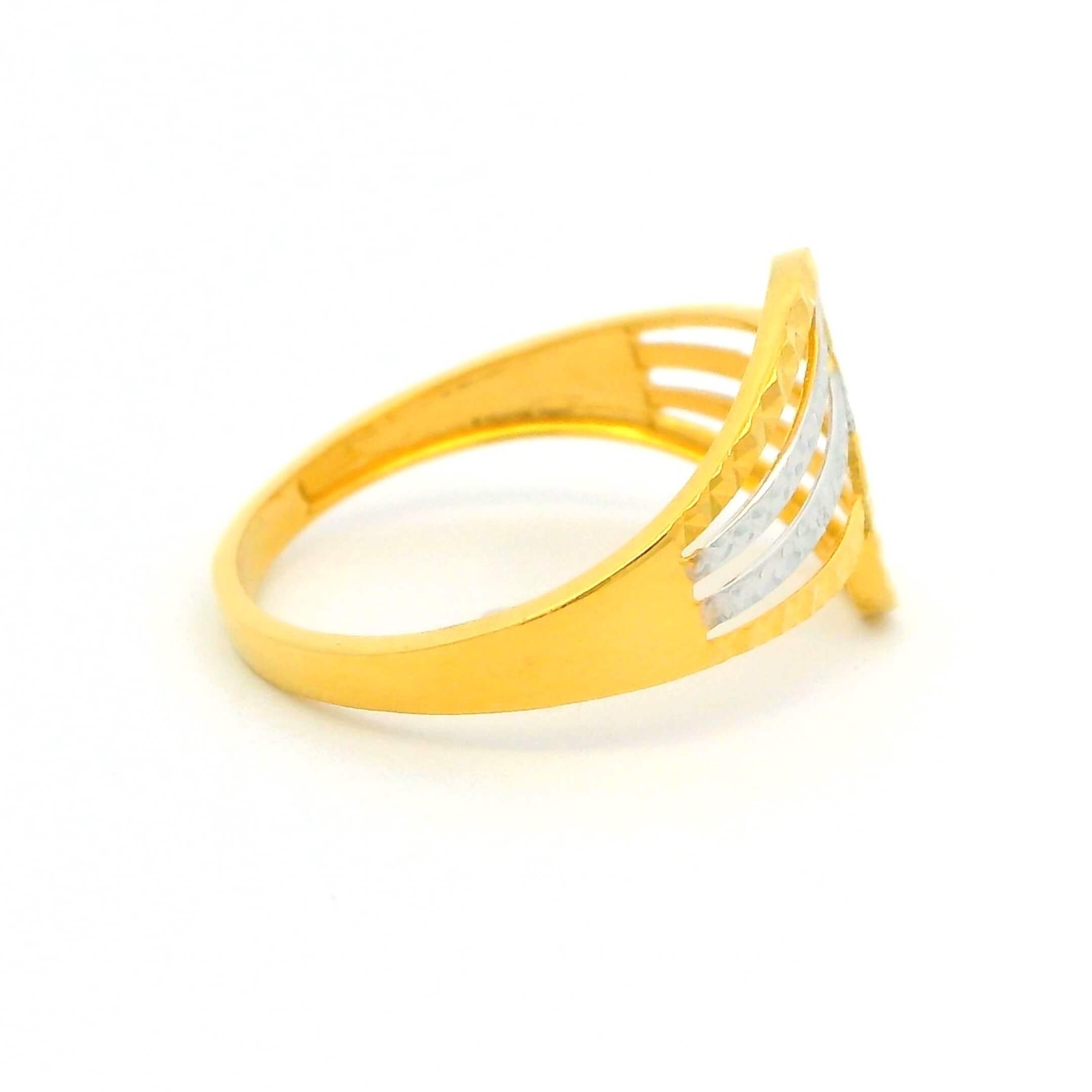 Wavy Glimmer Gold Ring