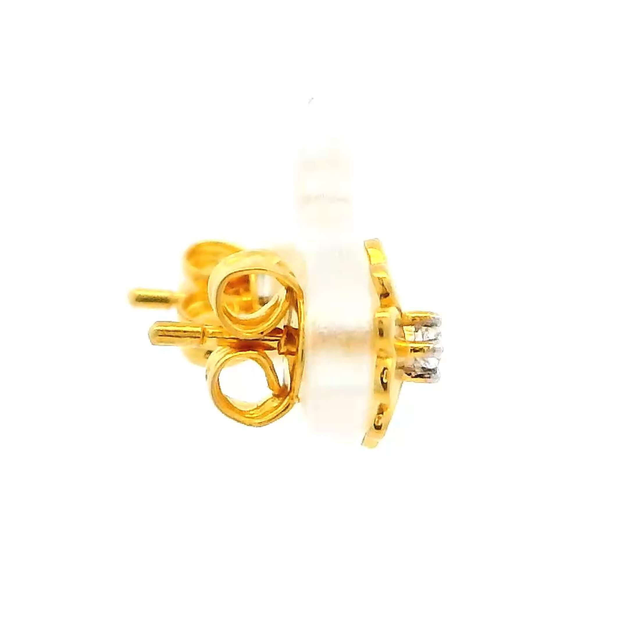 Graceful Petal Design Clover Gold Studs