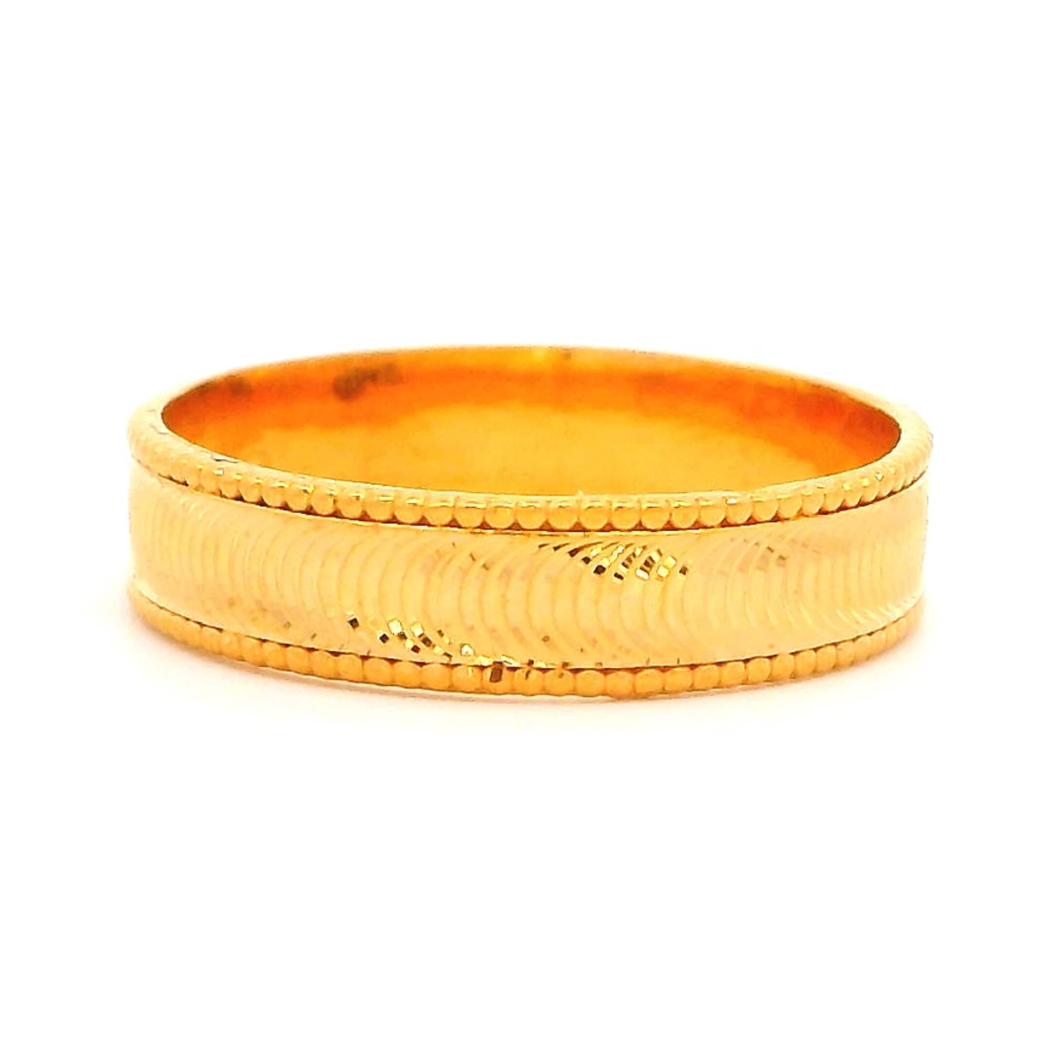 Elegant Lustre Gold Ring