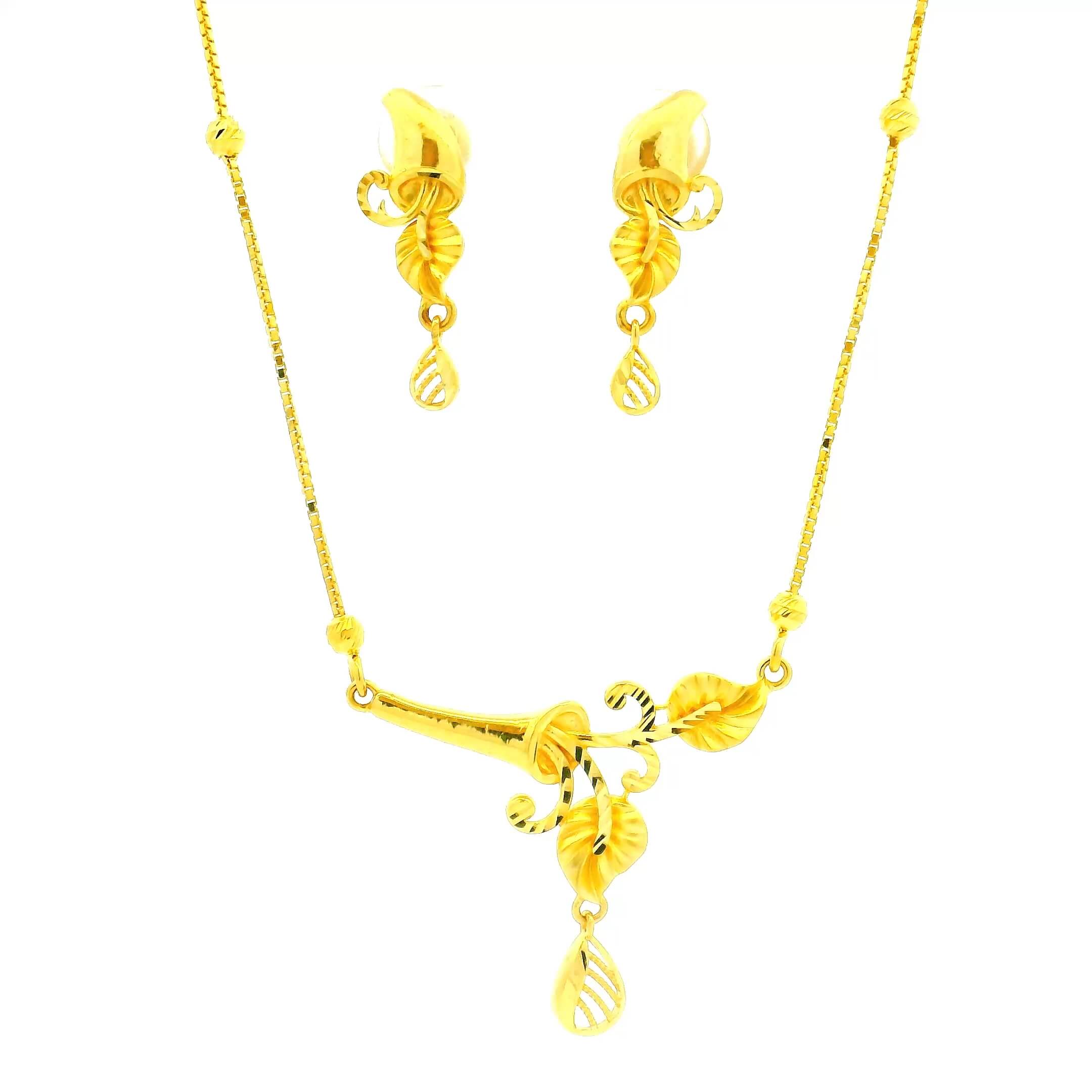 Auroa Charm Gold Necklace Set
