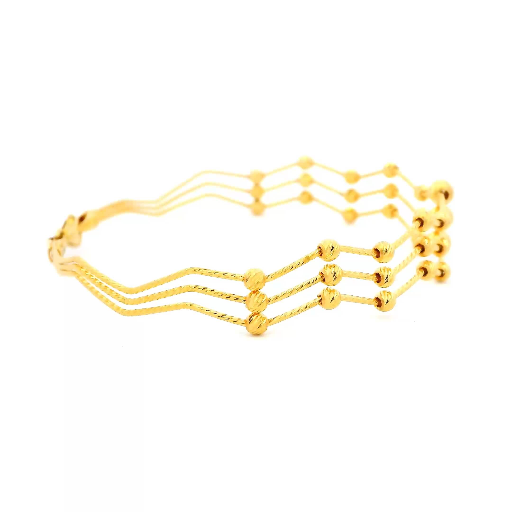 Chic Curvy Gold Bracelet