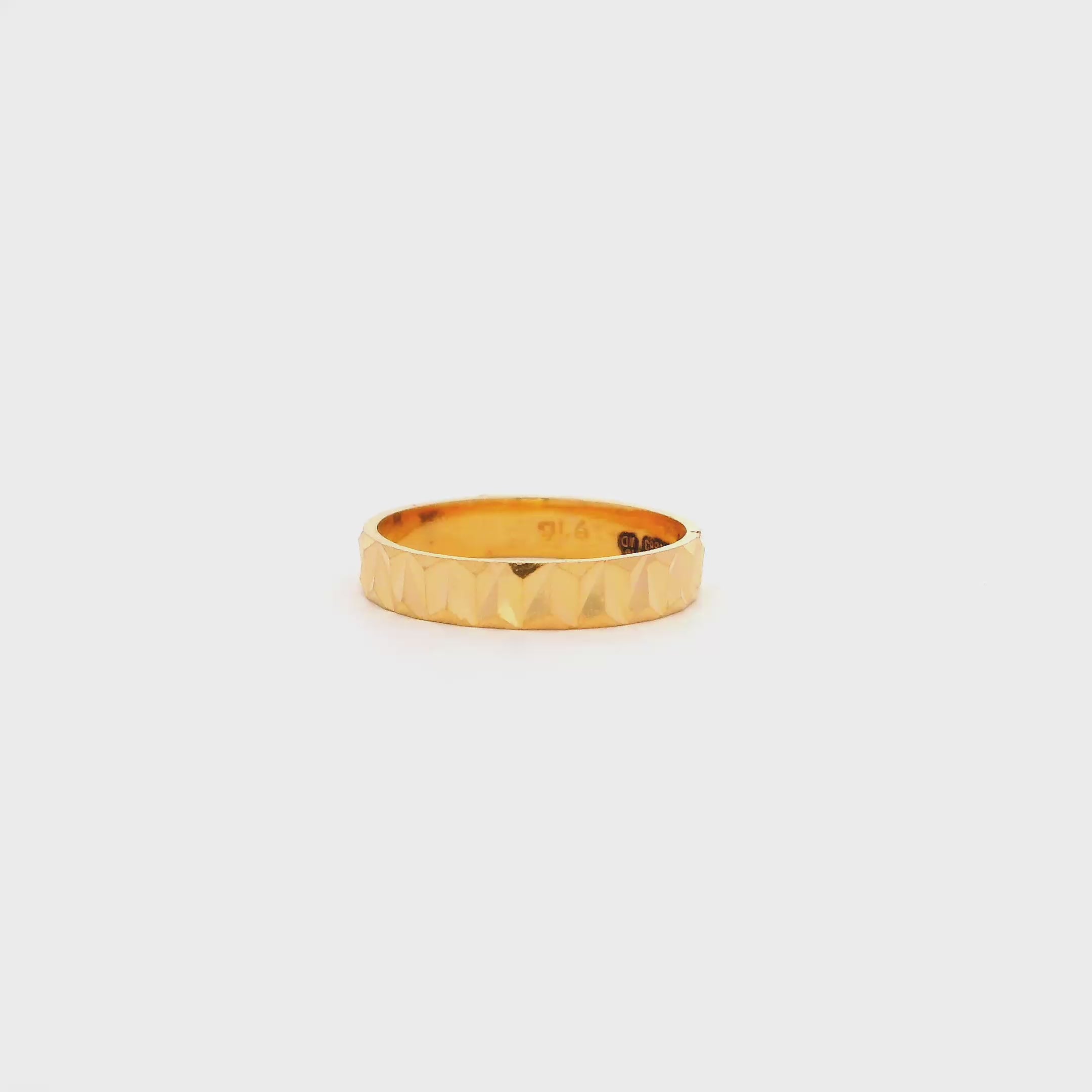 Gentle Glam Gold Ring