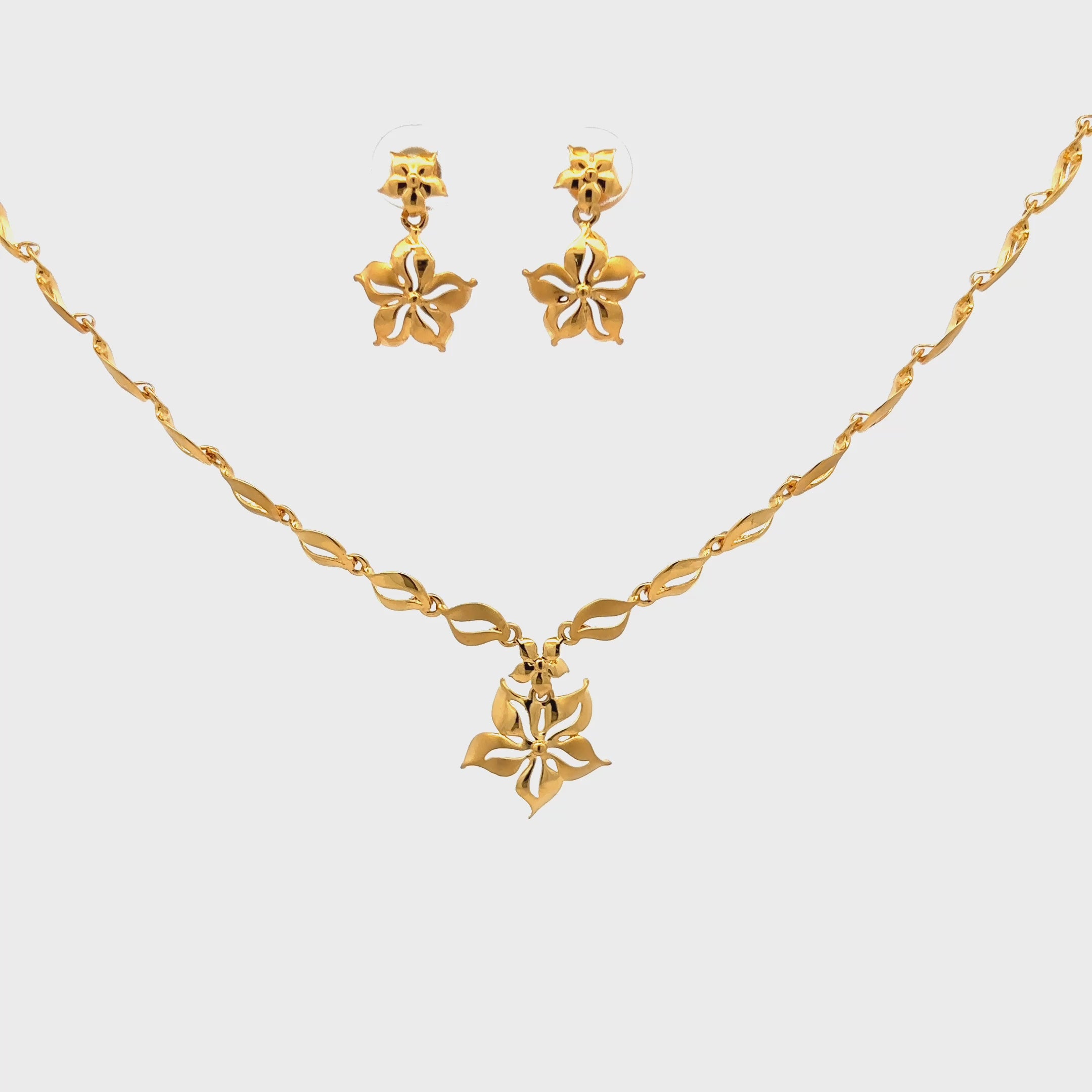 Soft Floral Radiance Gold Necklace