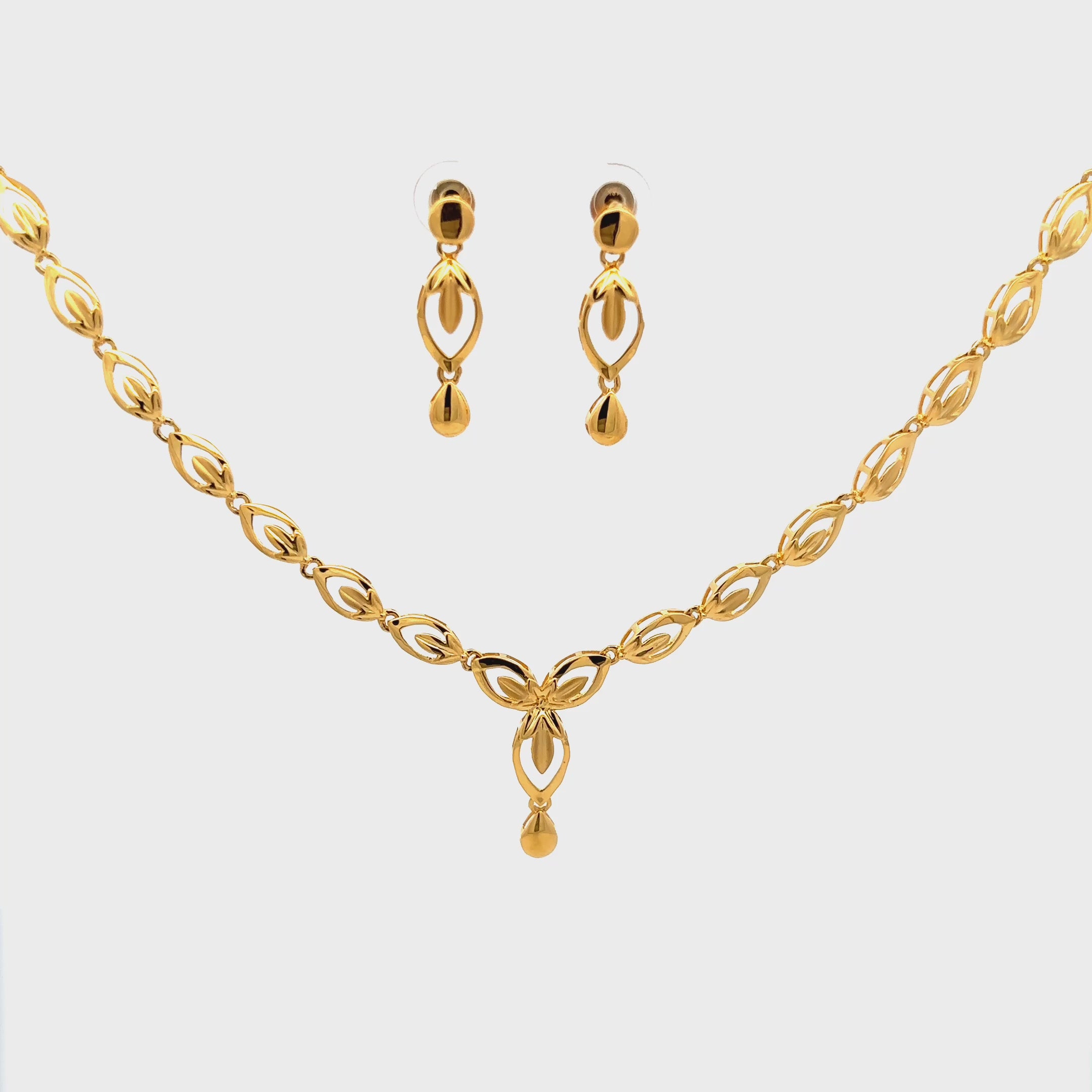 Pristine Glow Gold Necklace