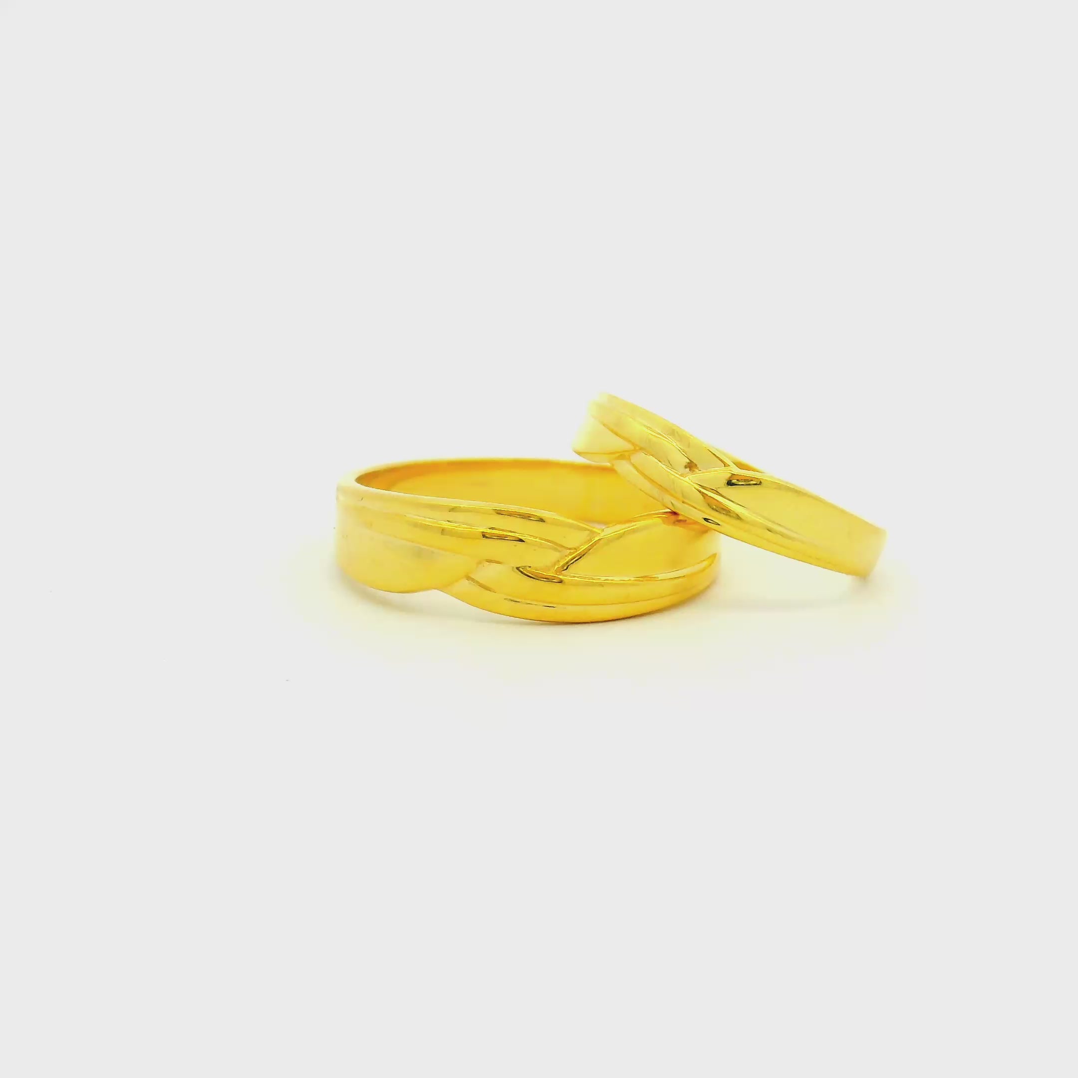 Bond in Style Gold Couple Rings