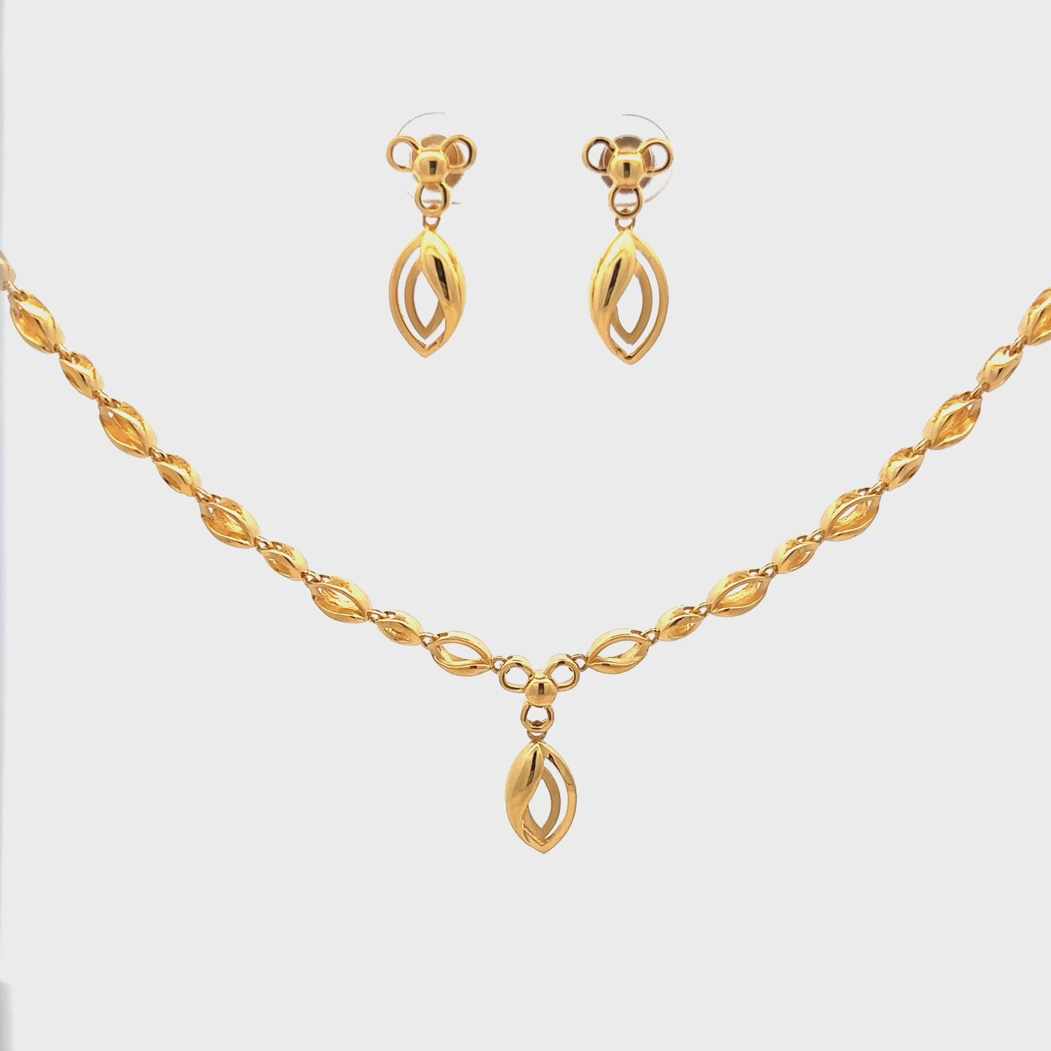 Delicate Luxury Gold Necklace