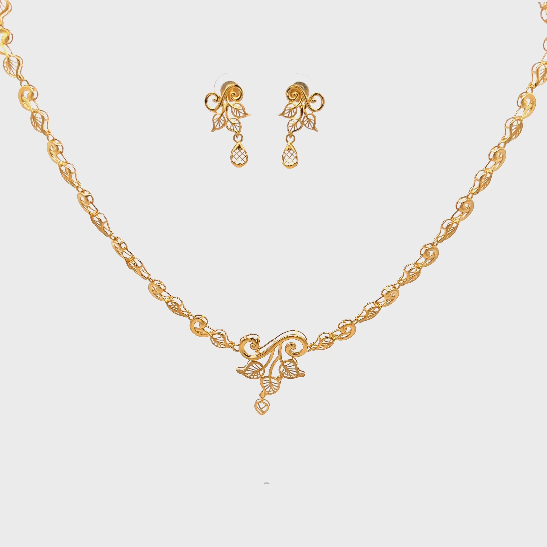 Gentle Floral Radiance Gold Necklace