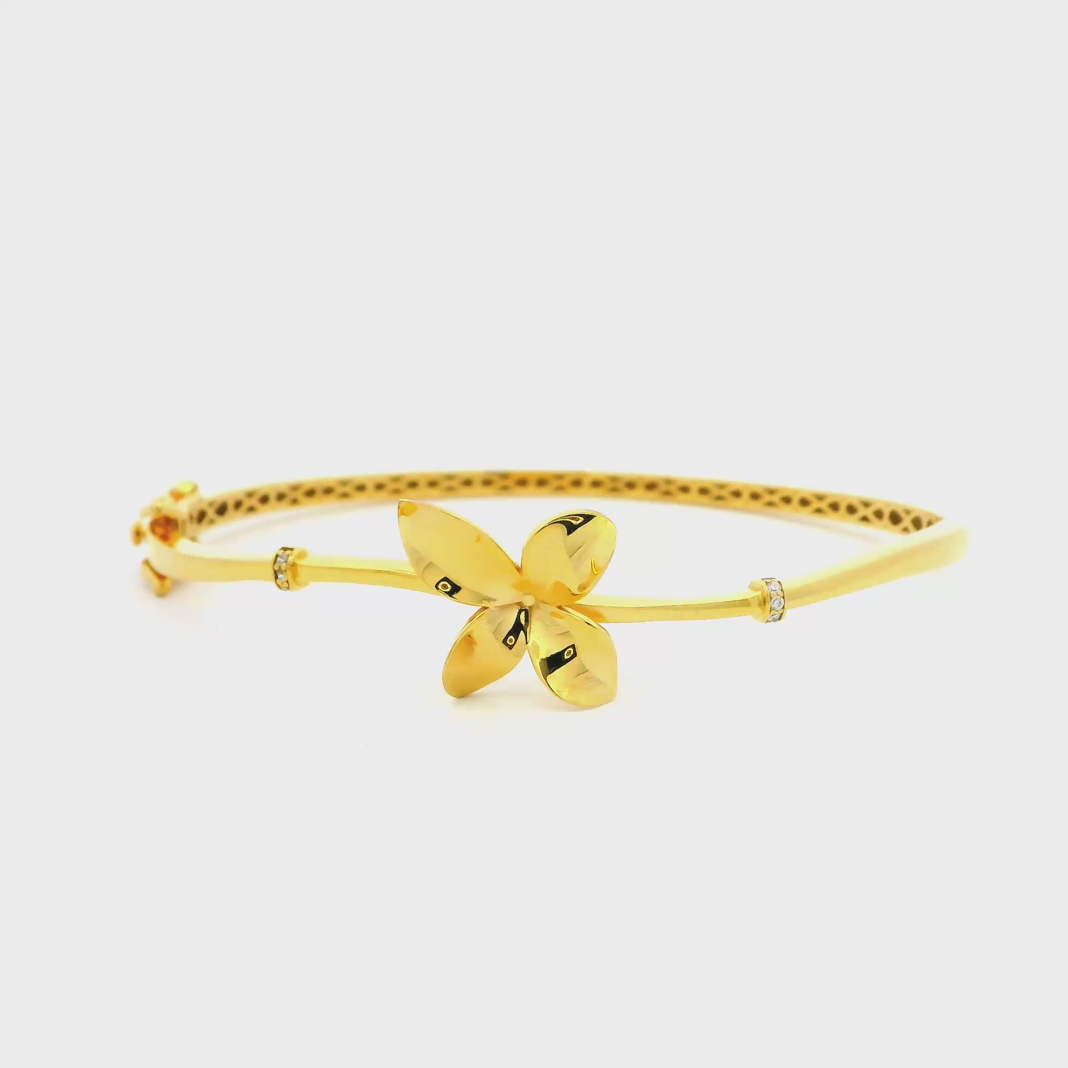 Elegant and Minimal Gold Bracelet for Women